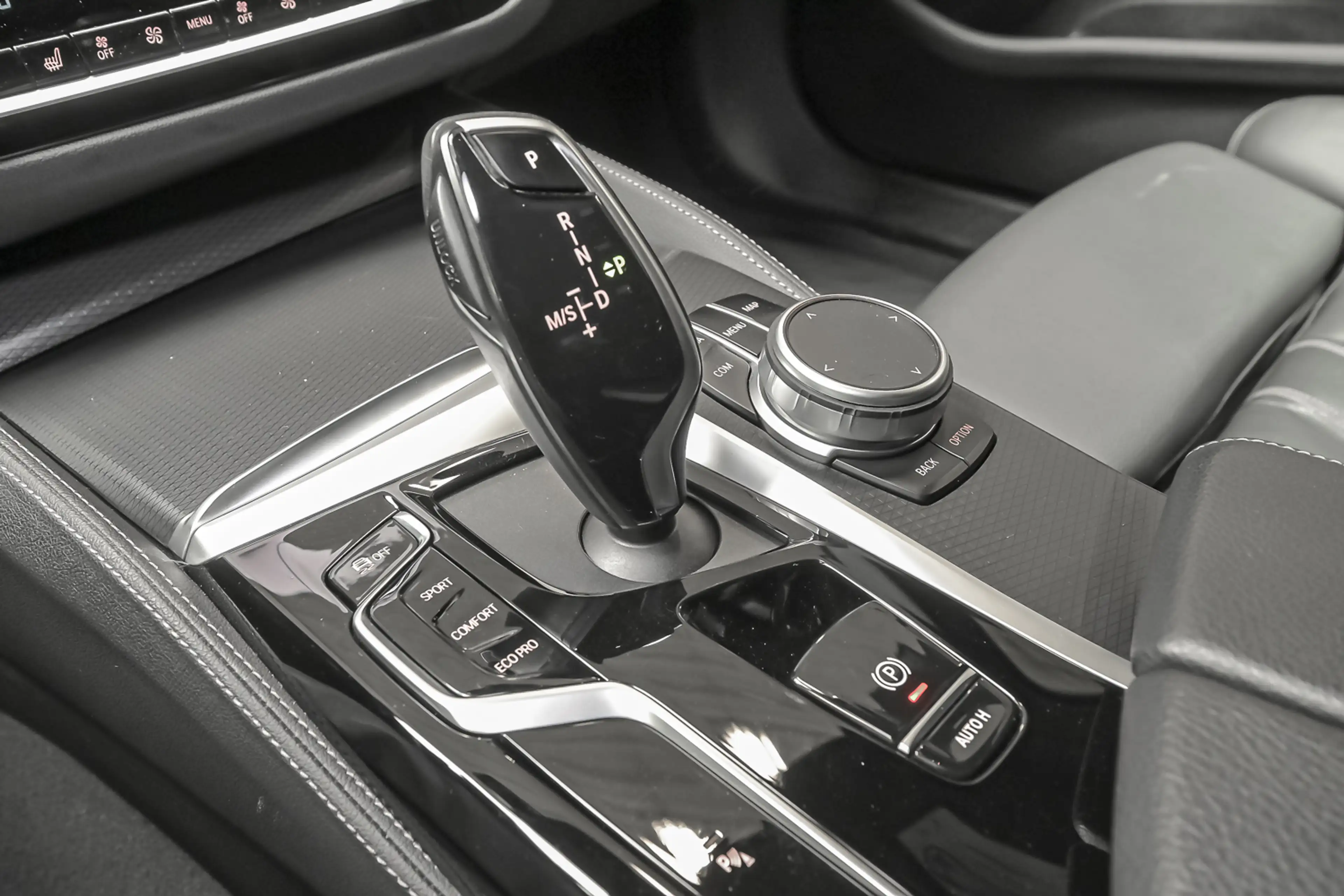 BMW 518 Touring 518 dA MHEV — photo 12
