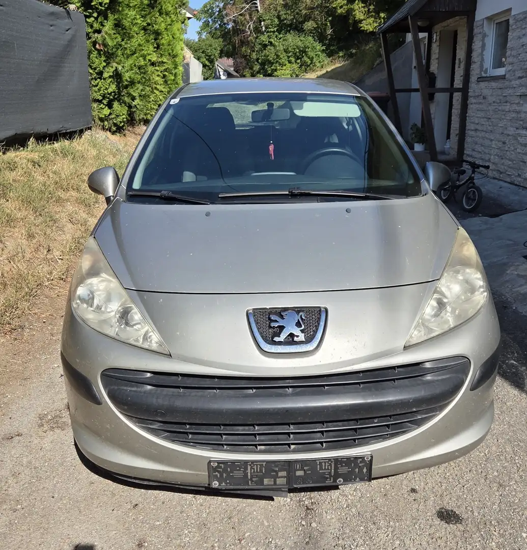 Peugeot 207 Trendy 1,4 16V Silber - 1