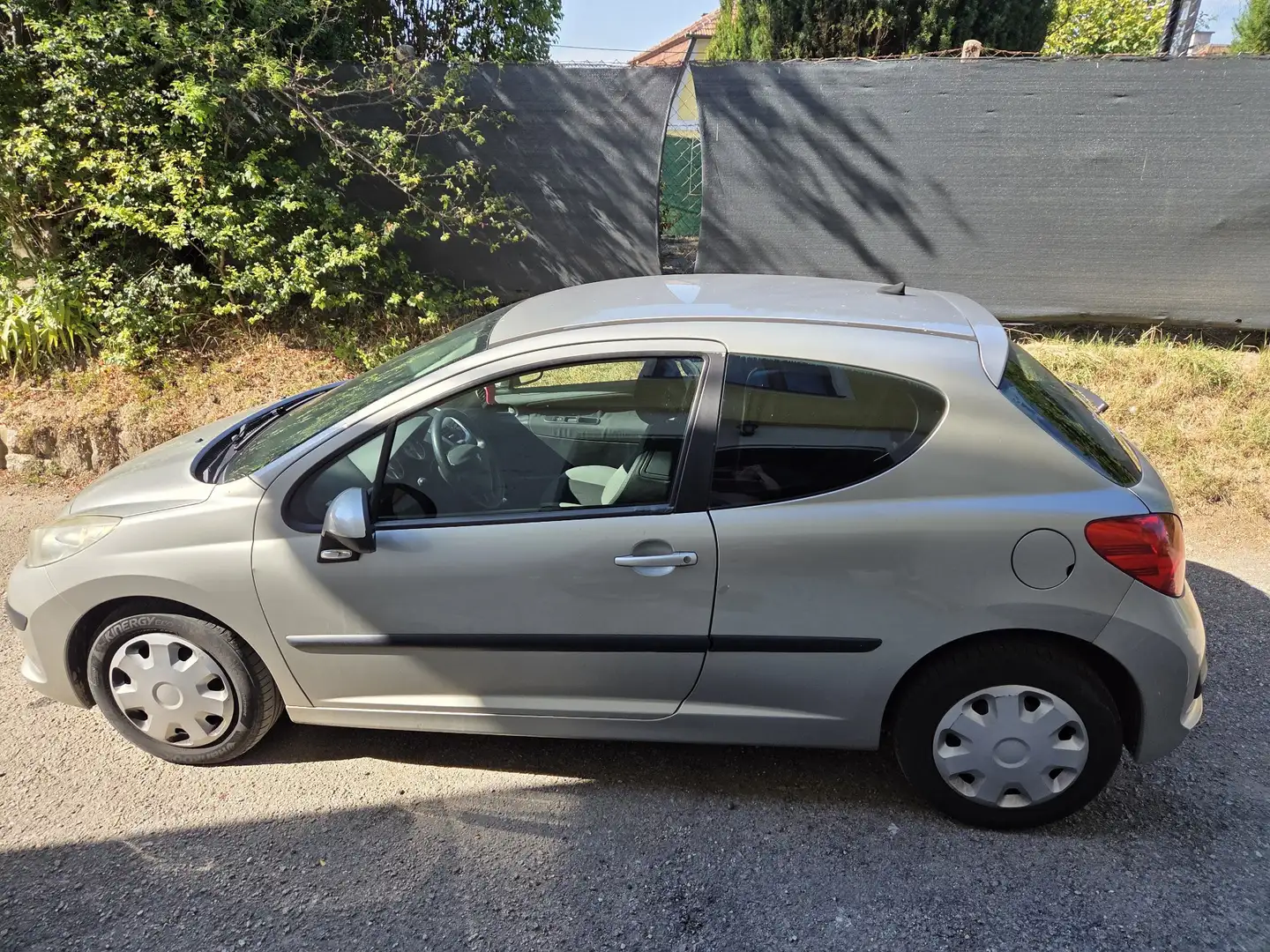 Peugeot 207 Trendy 1,4 16V Silber - 2