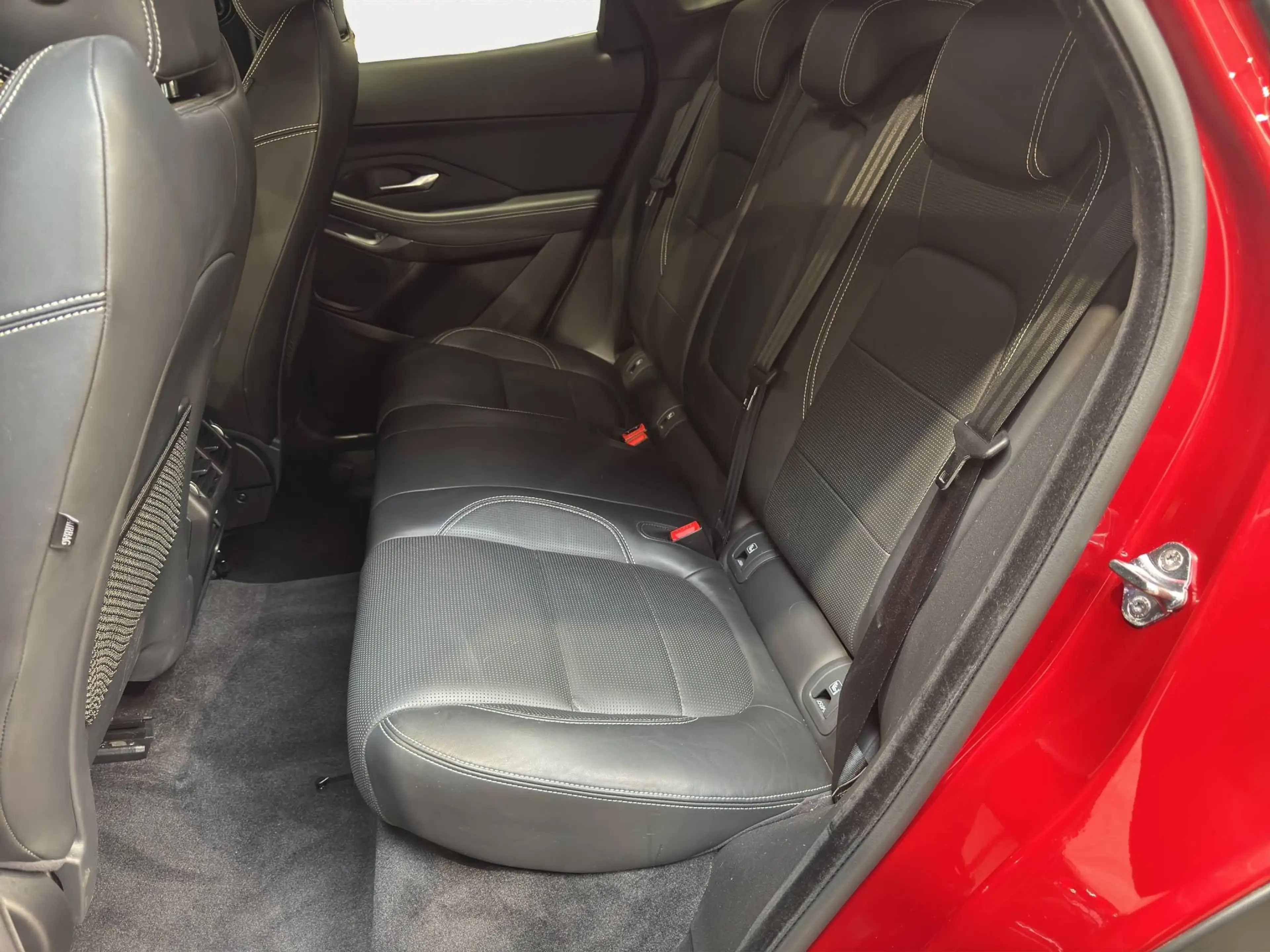 Jaguar E-Pace E-Pace 2.0 T AWD R-Dynamic HSE (EU6.2) — photo 13