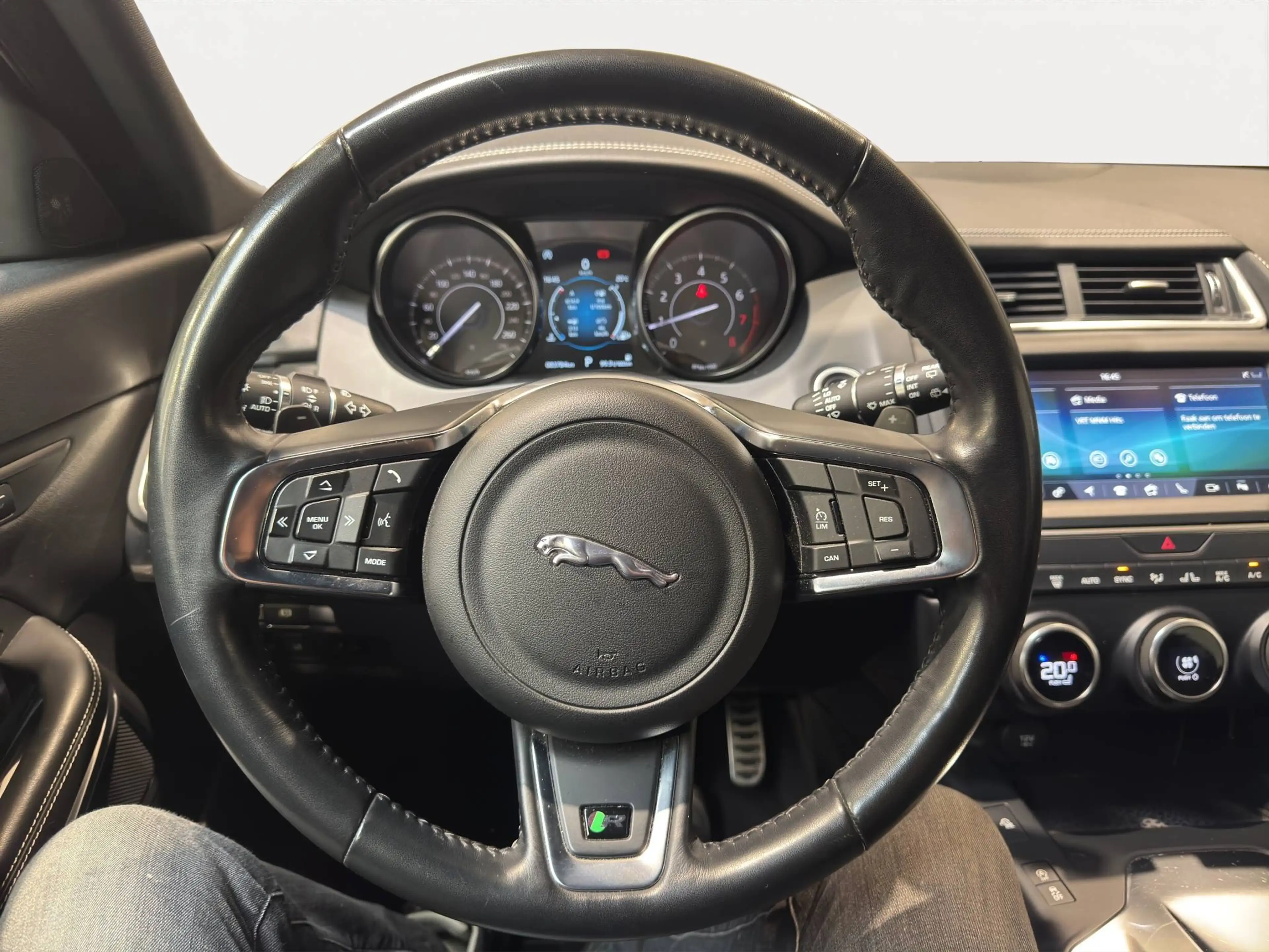 Jaguar E-Pace E-Pace 2.0 T AWD R-Dynamic HSE (EU6.2) — photo 10