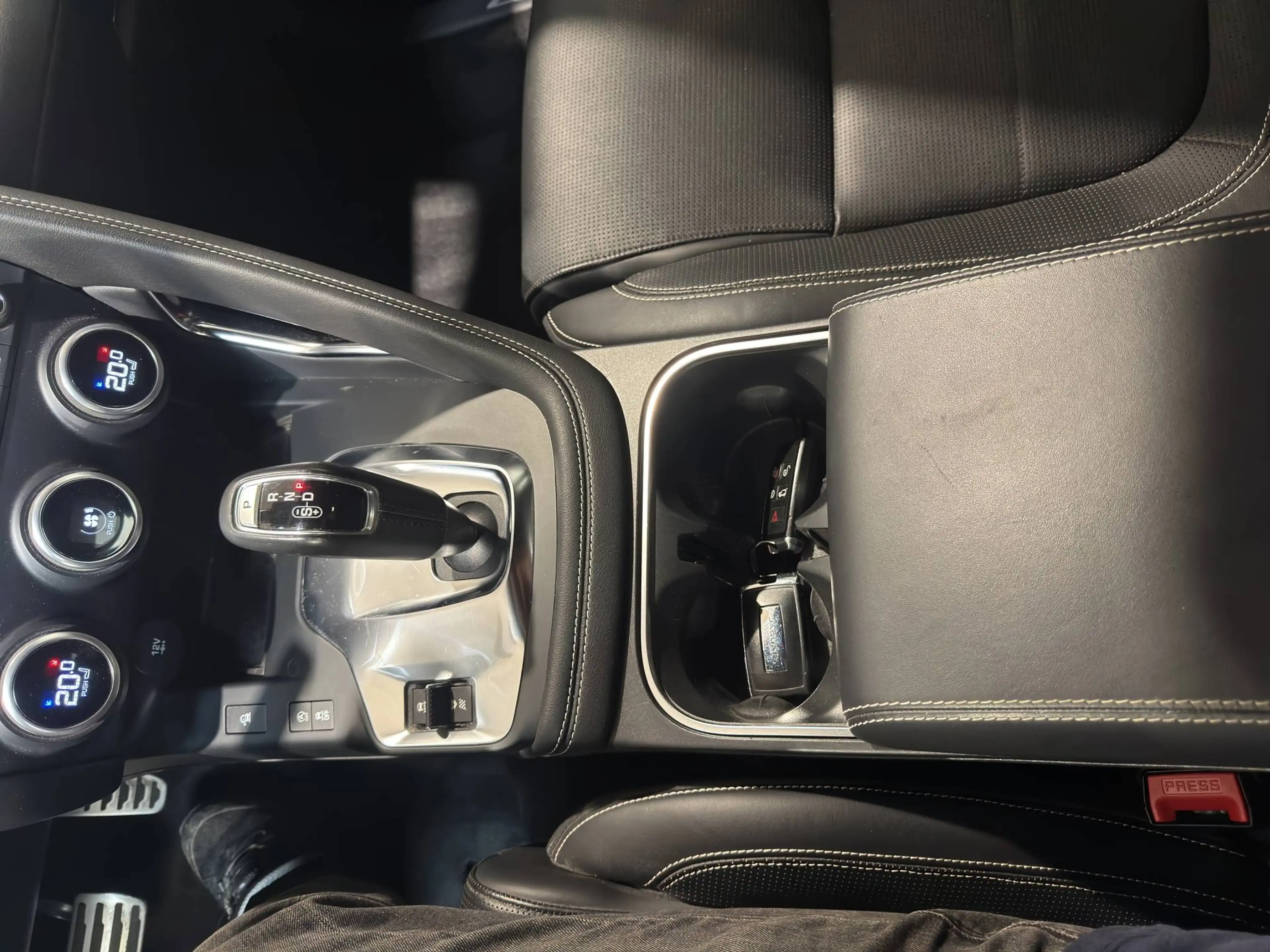 Jaguar E-Pace E-Pace 2.0 T AWD R-Dynamic HSE (EU6.2) — photo 15