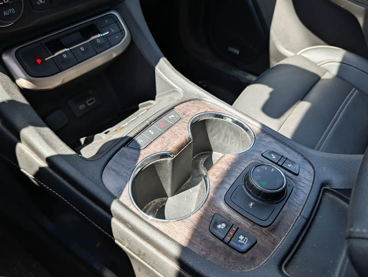 GMC Acadia снимка GMC Acadia