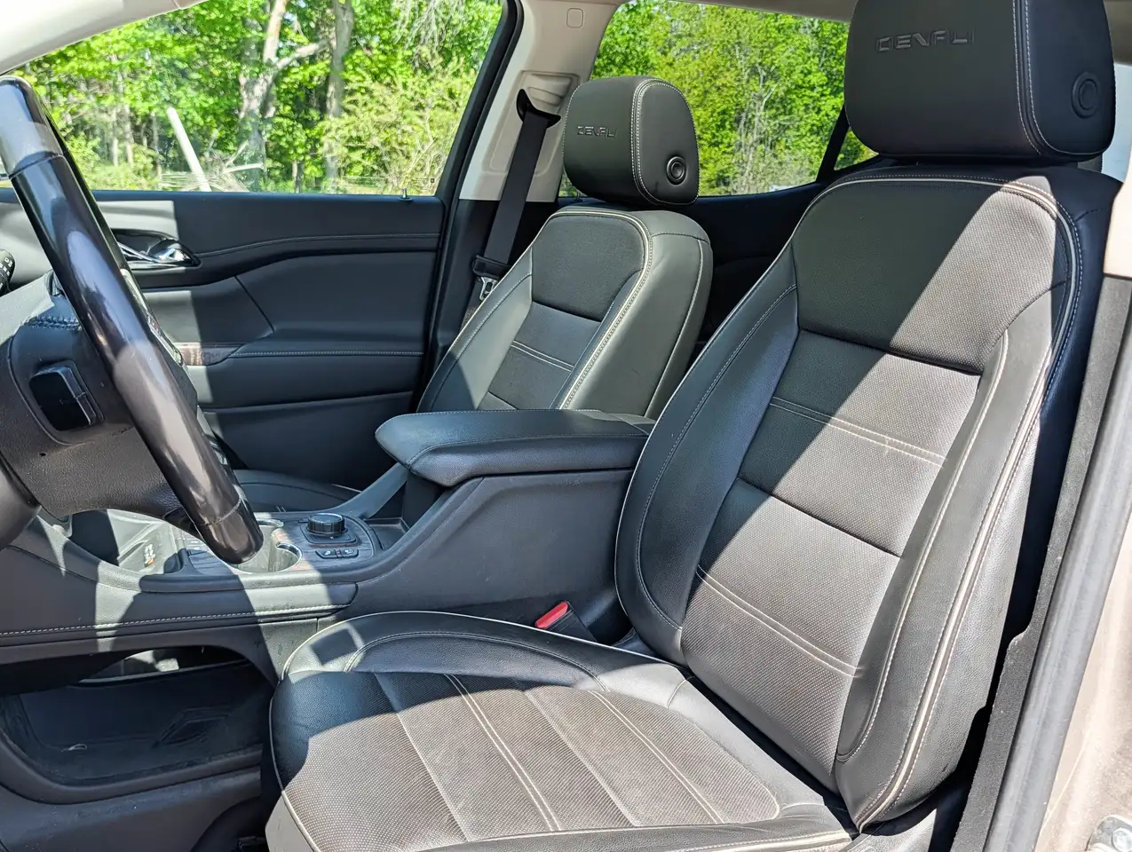 GMC Acadia снимка GMC Acadia