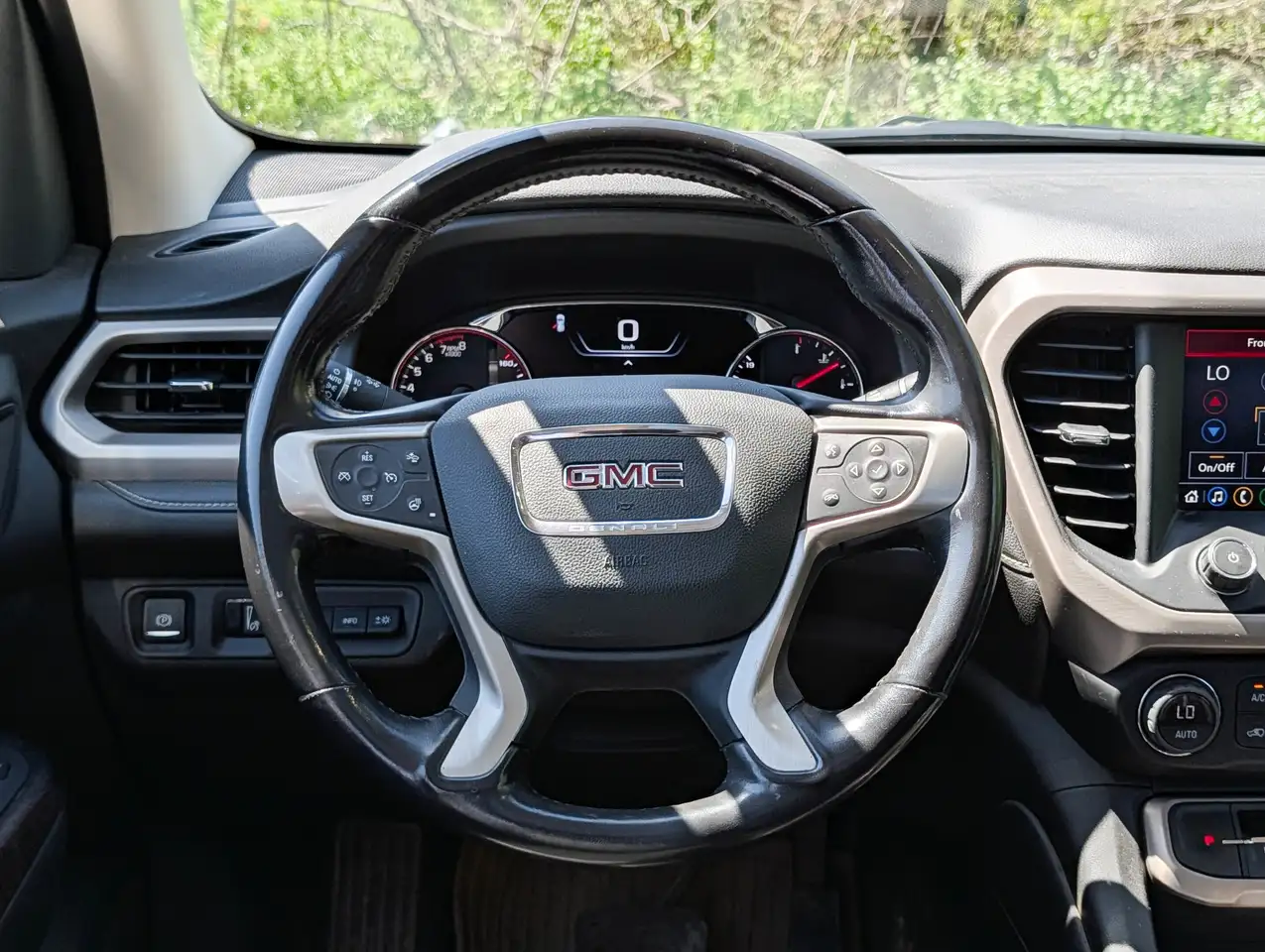 GMC Acadia снимка GMC Acadia