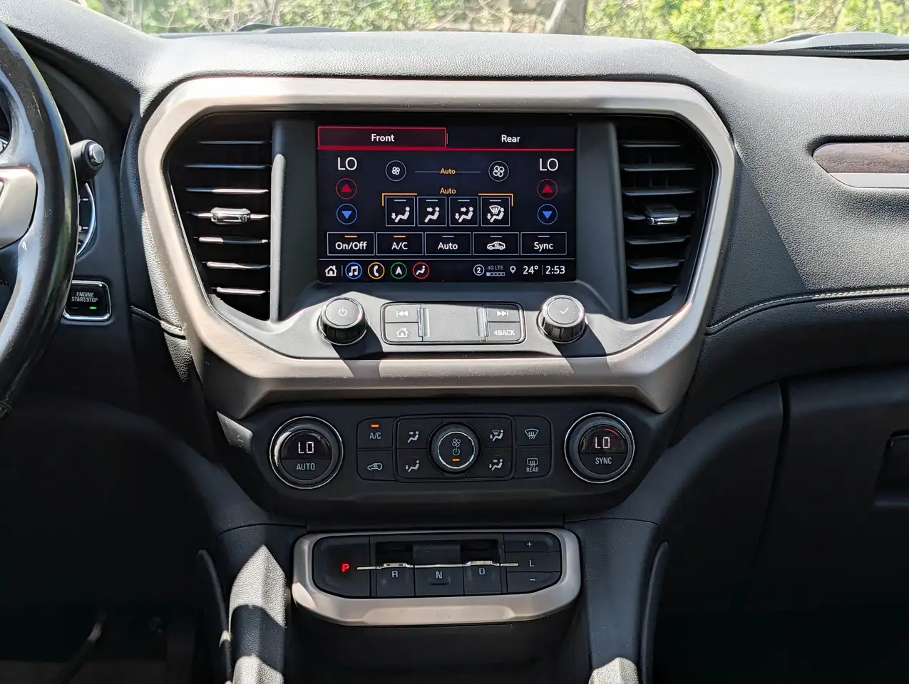 GMC Acadia снимка GMC Acadia