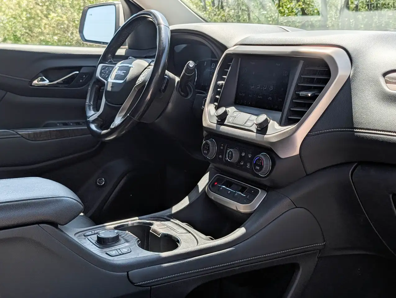 GMC Acadia снимка GMC Acadia