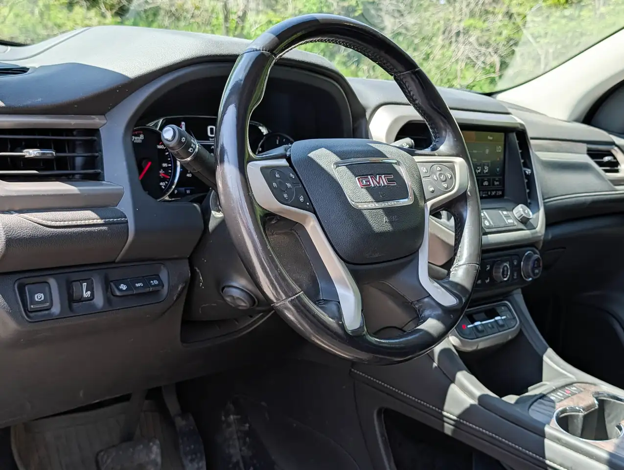 GMC Acadia снимка GMC Acadia