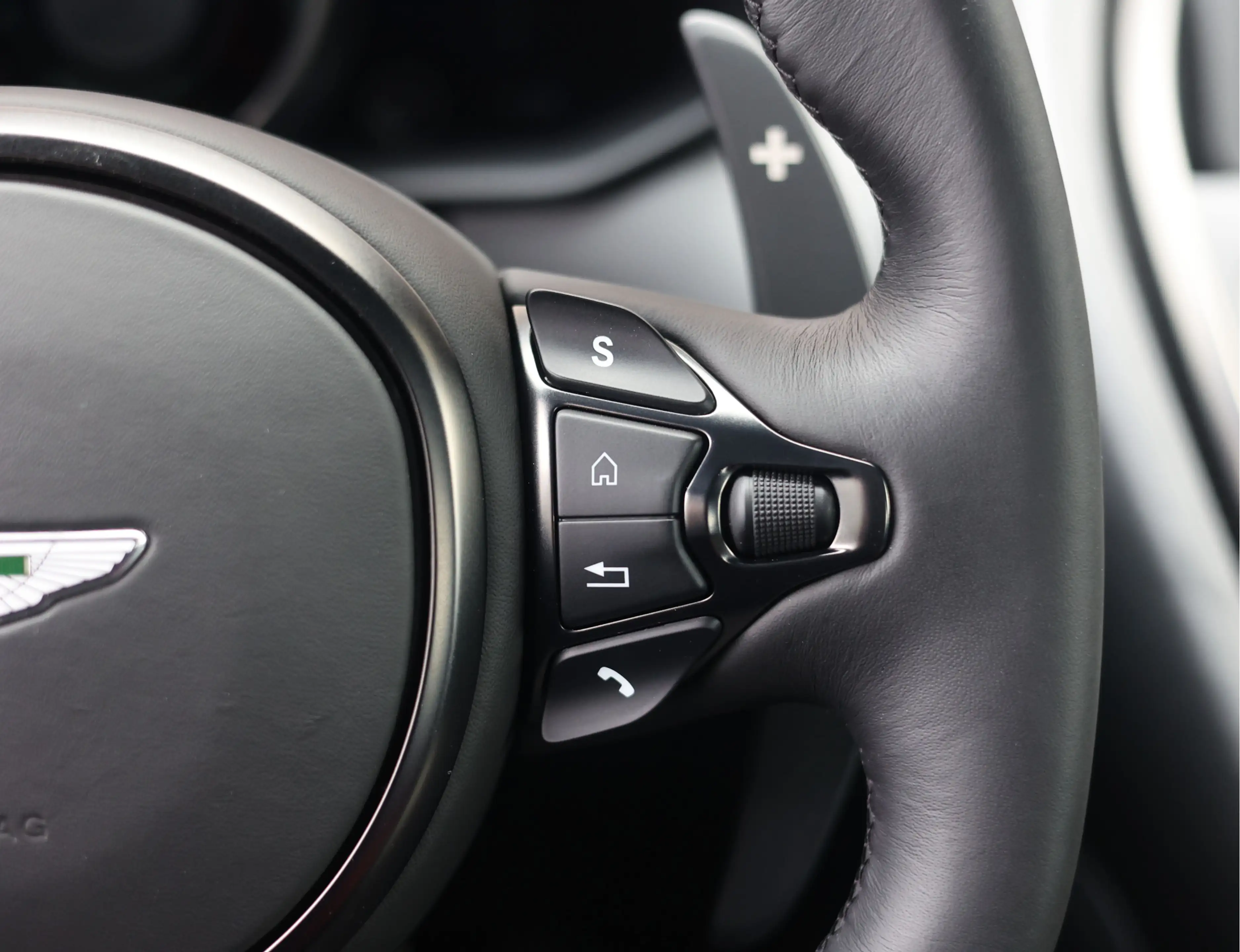 Aston Martin DBS 5.2 V12 Superleggera | B&O BeoSound - Xenon Grey — photo 39