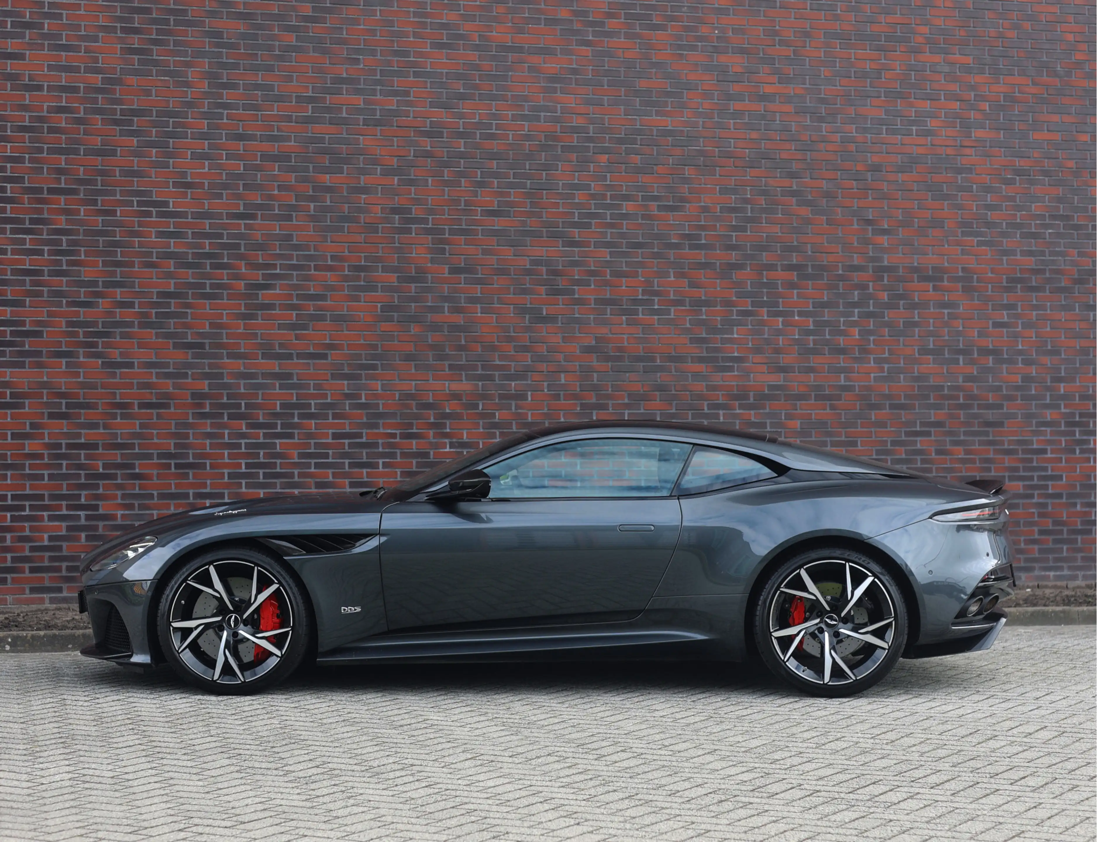 Aston Martin DBS 5.2 V12 Superleggera | B&O BeoSound - Xenon Grey — photo 15
