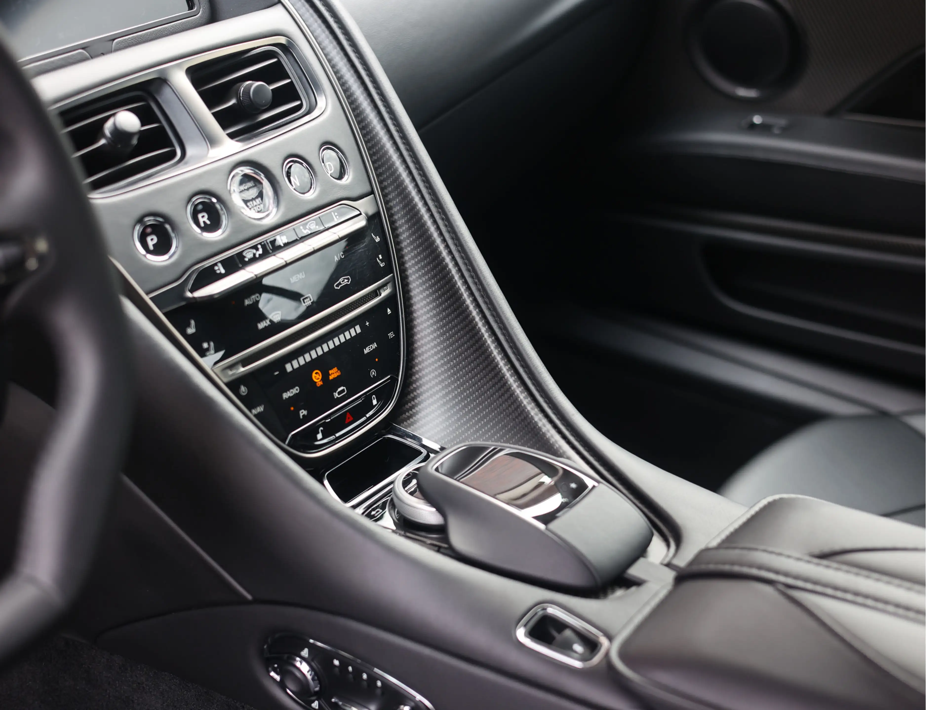 Aston Martin DBS 5.2 V12 Superleggera | B&O BeoSound - Xenon Grey — photo 42