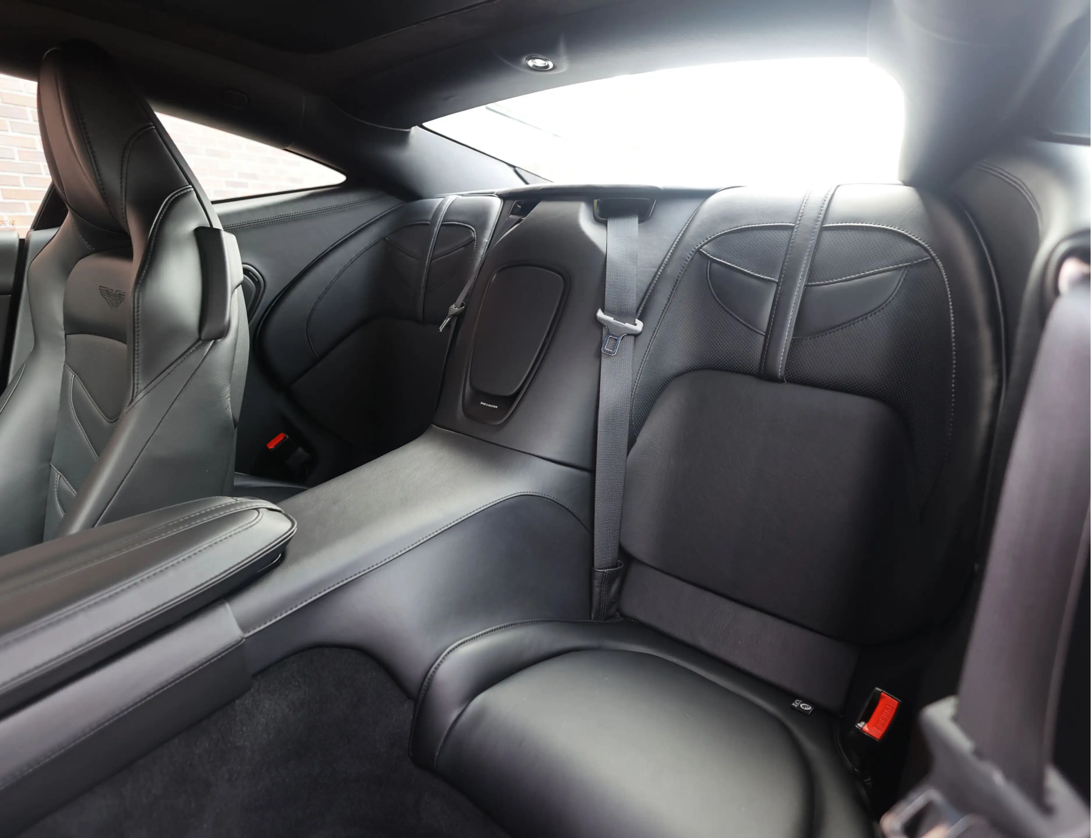Aston Martin DBS 5.2 V12 Superleggera | B&O BeoSound - Xenon Grey — photo 36