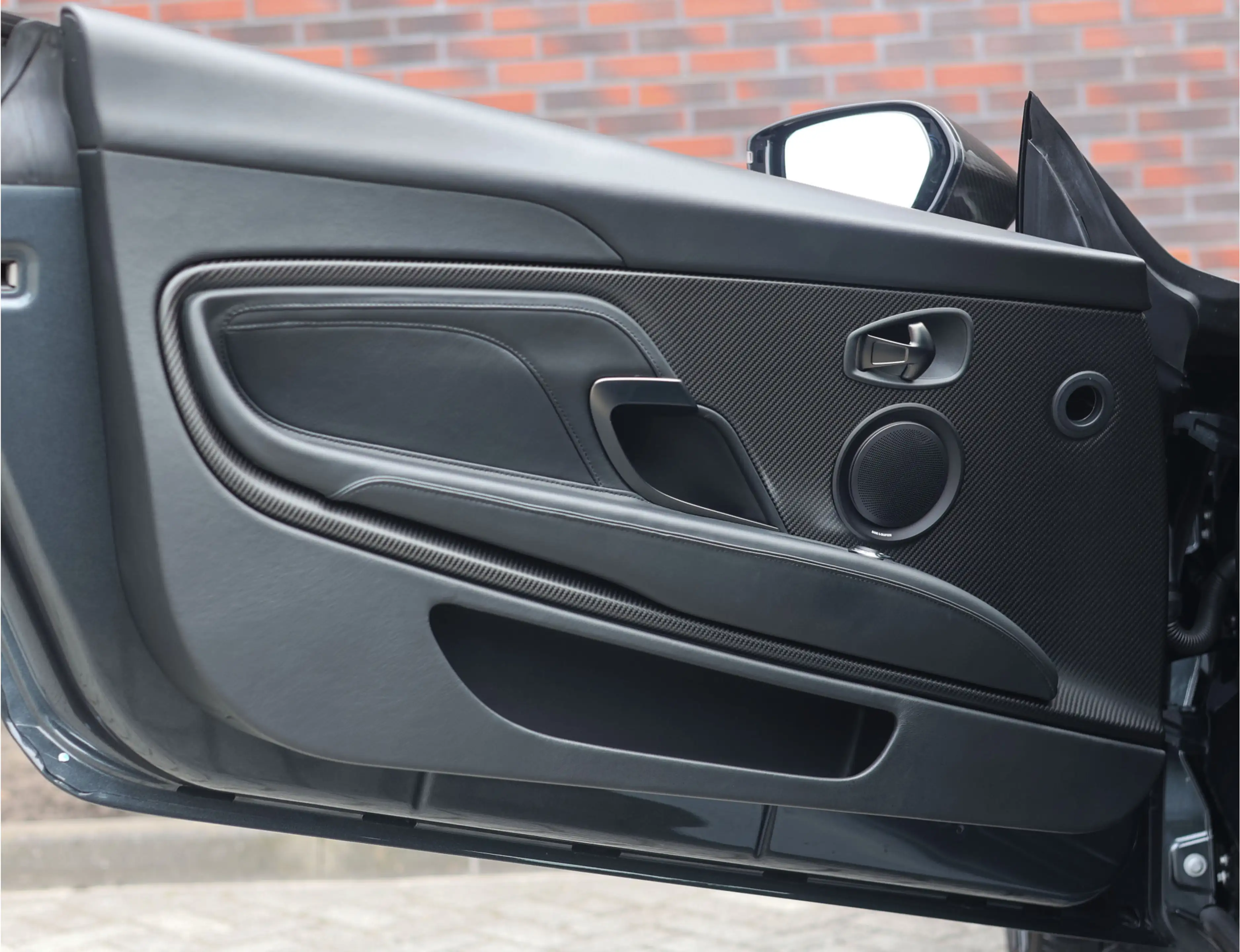 Aston Martin DBS 5.2 V12 Superleggera | B&O BeoSound - Xenon Grey — photo 32