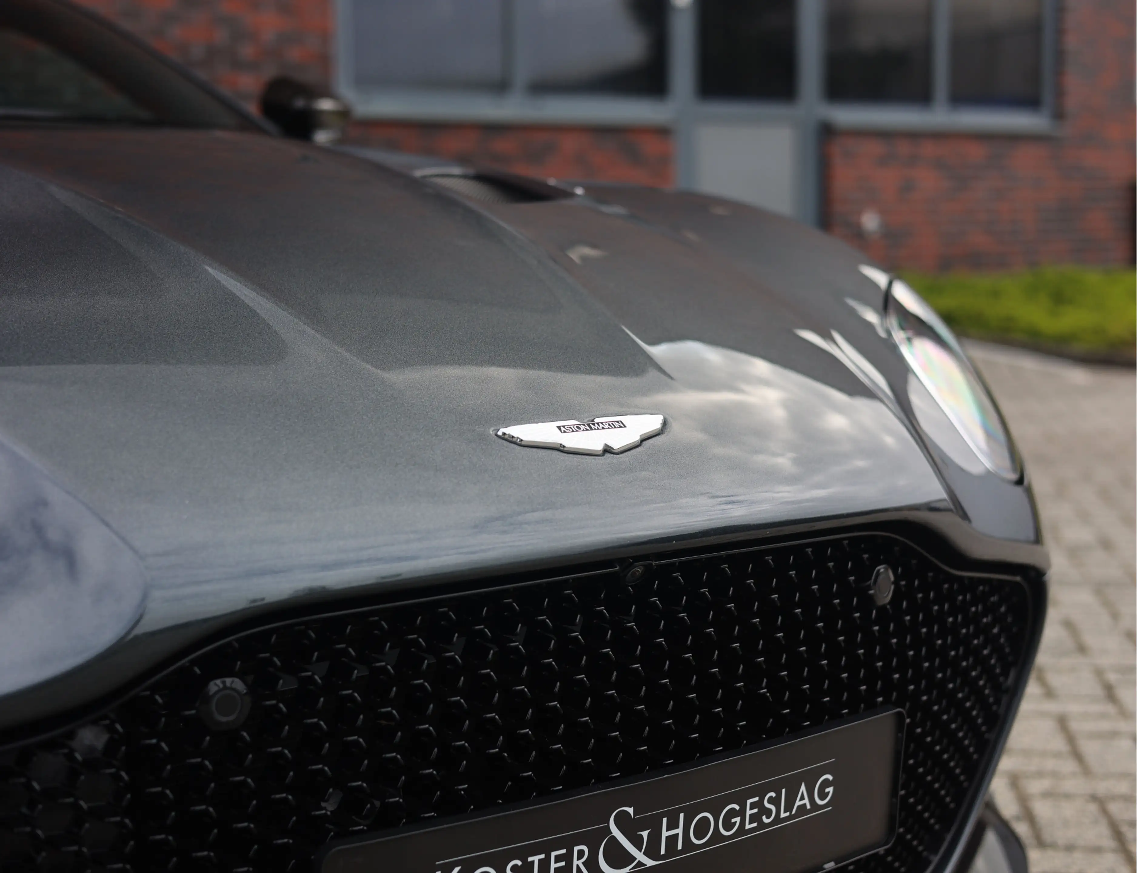 Aston Martin DBS 5.2 V12 Superleggera | B&O BeoSound - Xenon Grey — photo 9