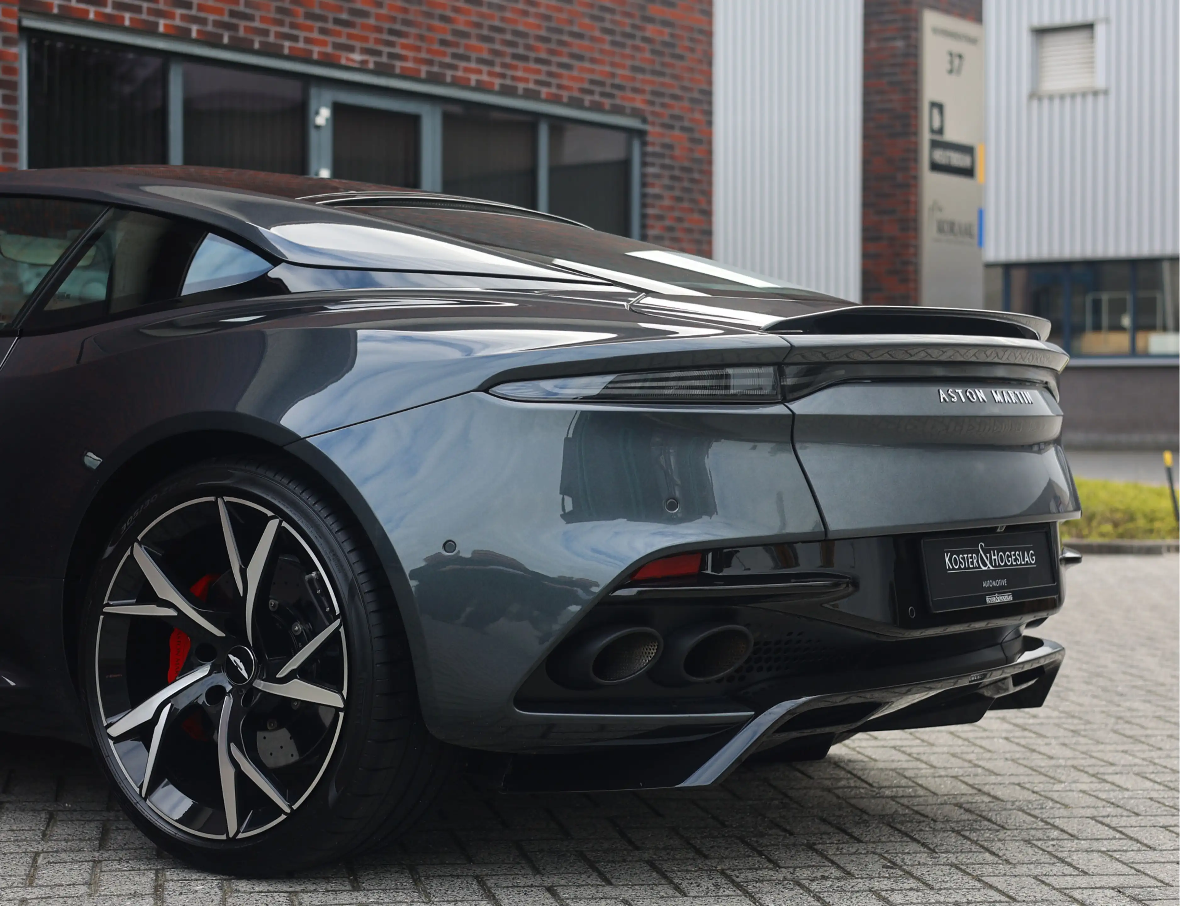 Aston Martin DBS 5.2 V12 Superleggera | B&O BeoSound - Xenon Grey — photo 10