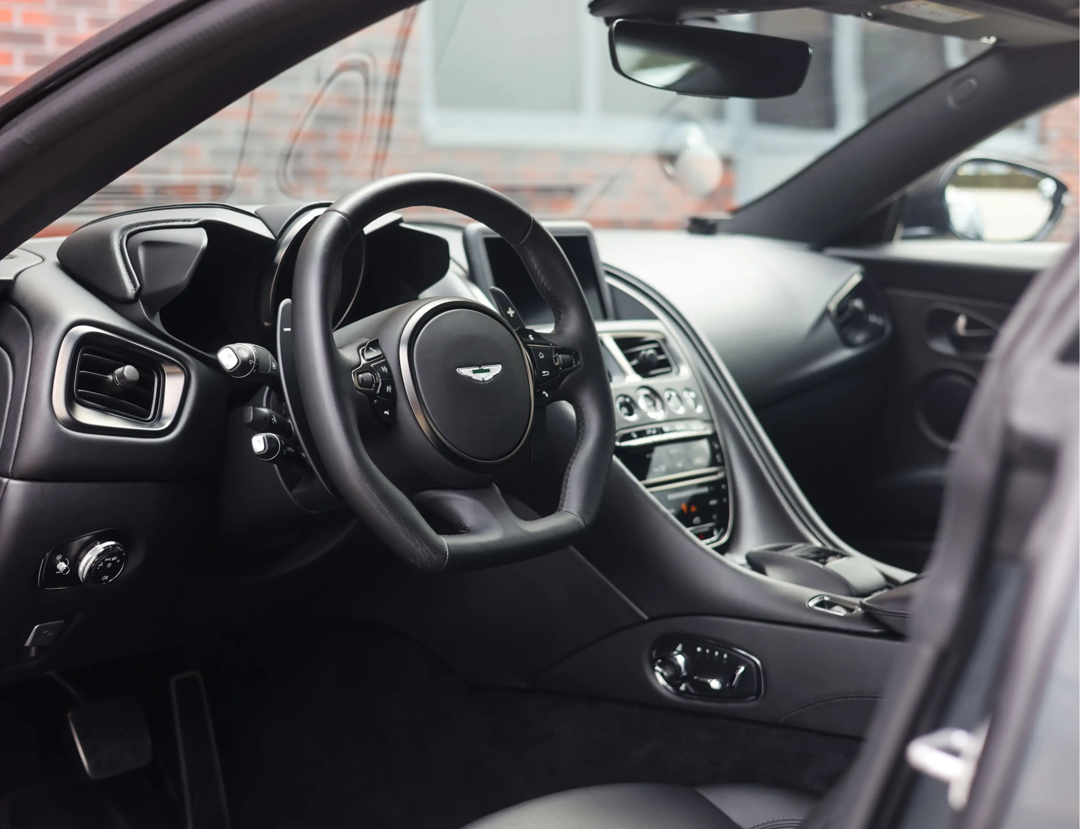 Aston Martin DBS 5.2 V12 Superleggera | B&O BeoSound - Xenon Grey — photo 37