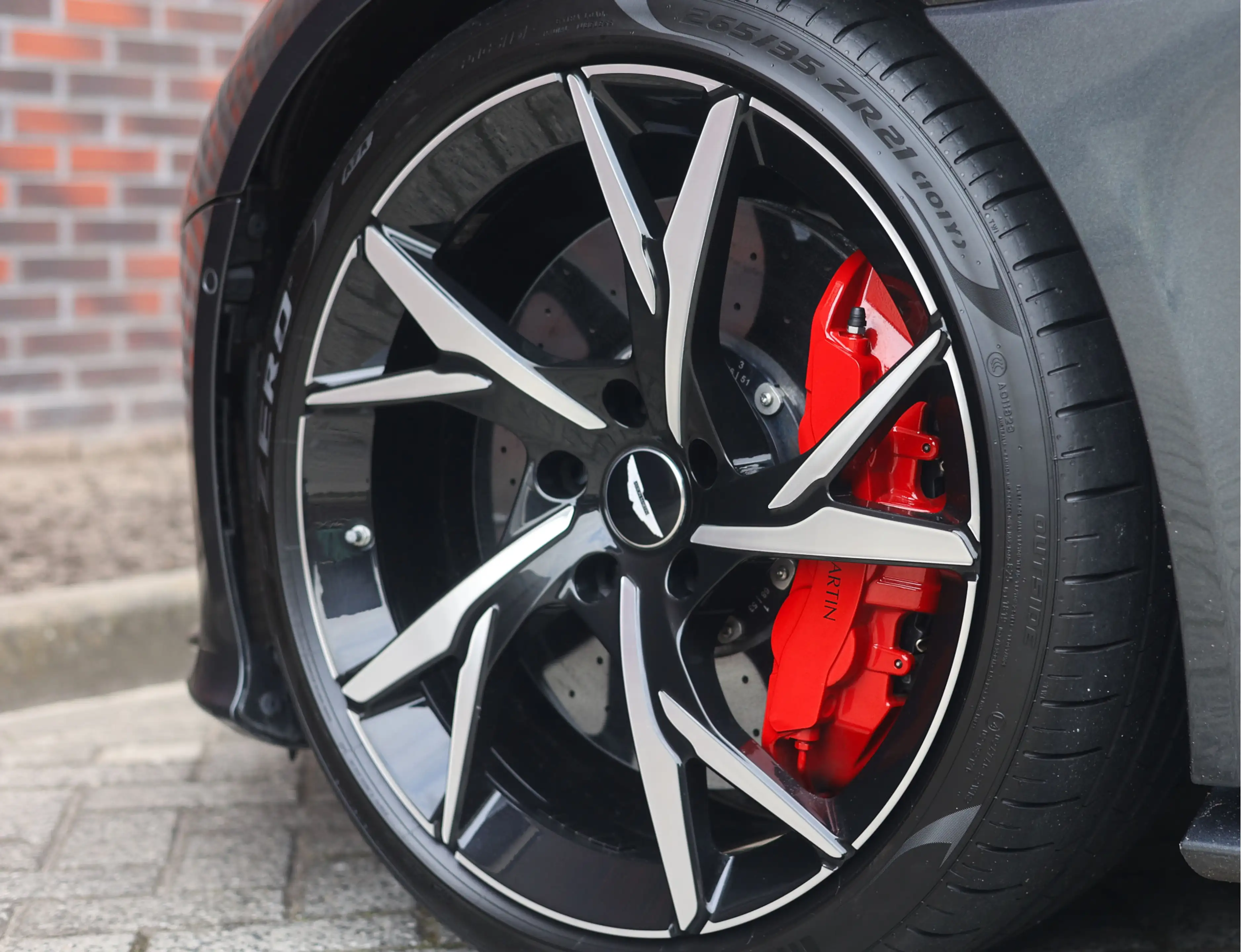 Aston Martin DBS 5.2 V12 Superleggera | B&O BeoSound - Xenon Grey — photo 26