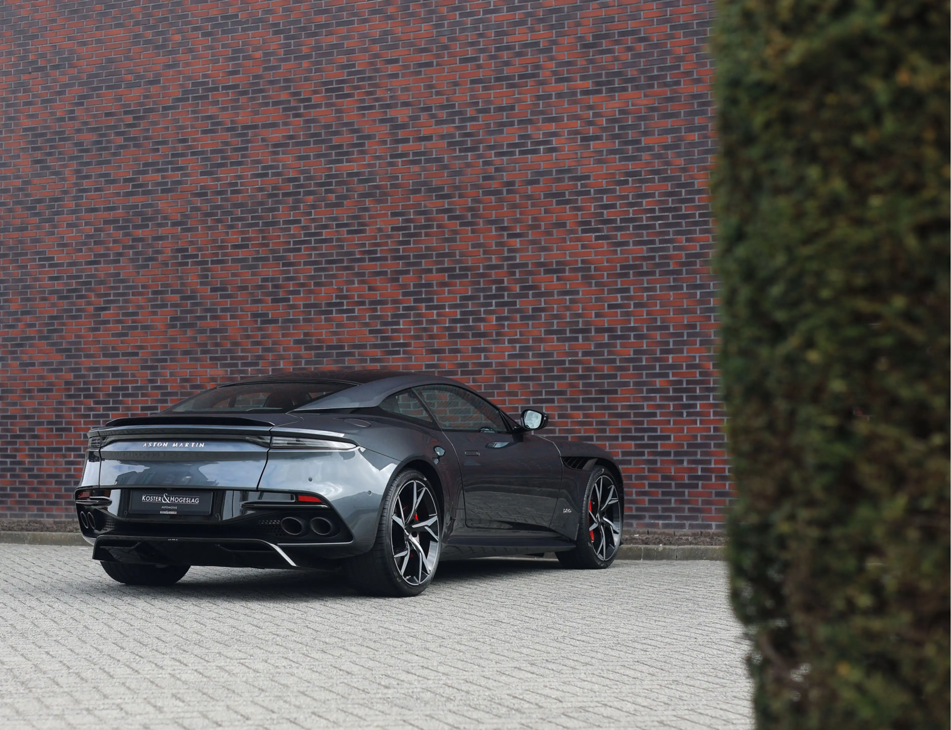 Aston Martin DBS 5.2 V12 Superleggera | B&O BeoSound - Xenon Grey — photo 17
