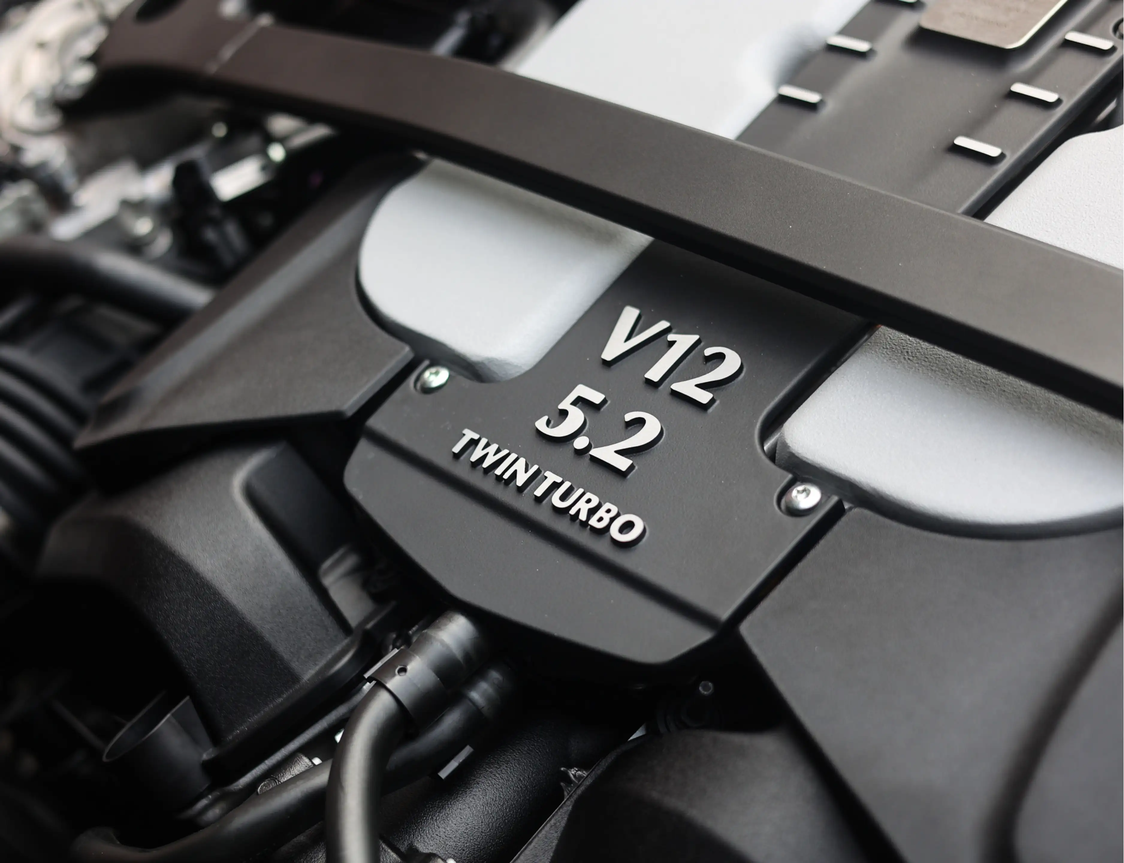 Aston Martin DBS 5.2 V12 Superleggera | B&O BeoSound - Xenon Grey — photo 28