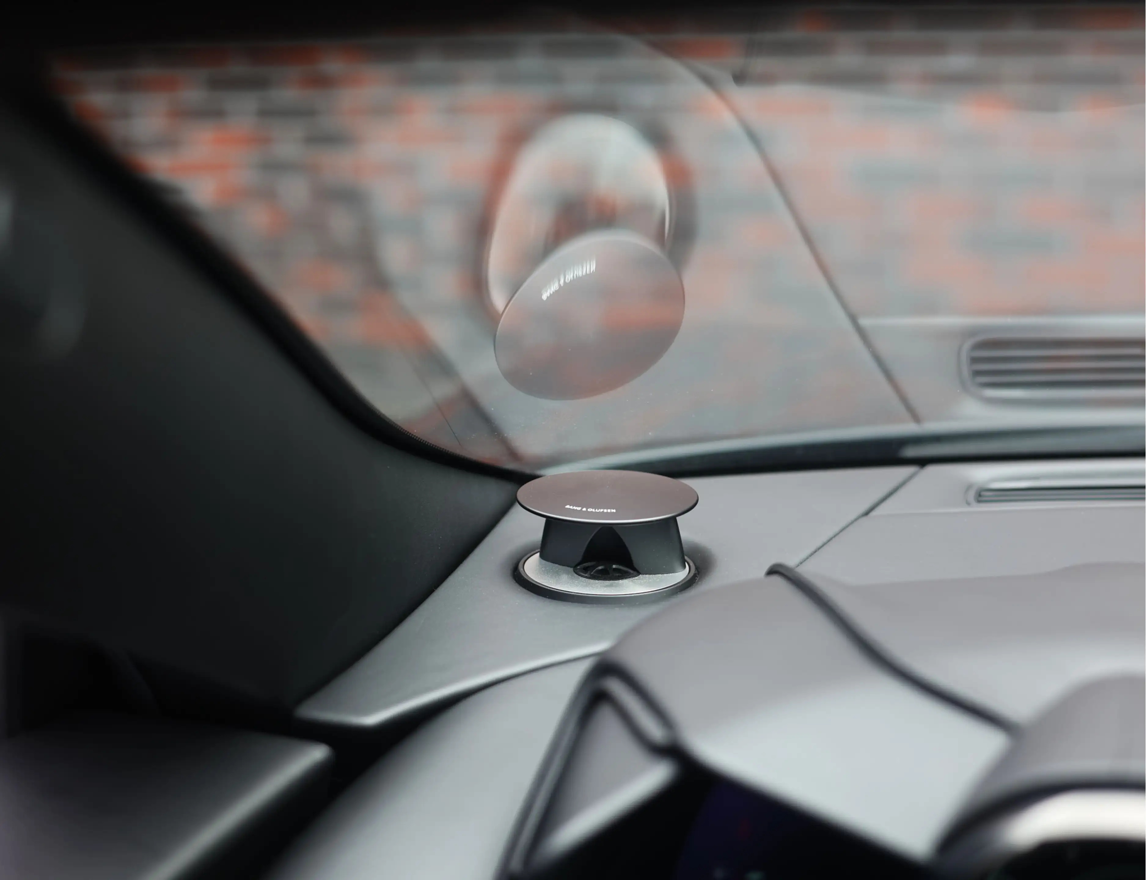 Aston Martin DBS 5.2 V12 Superleggera | B&O BeoSound - Xenon Grey — photo 5
