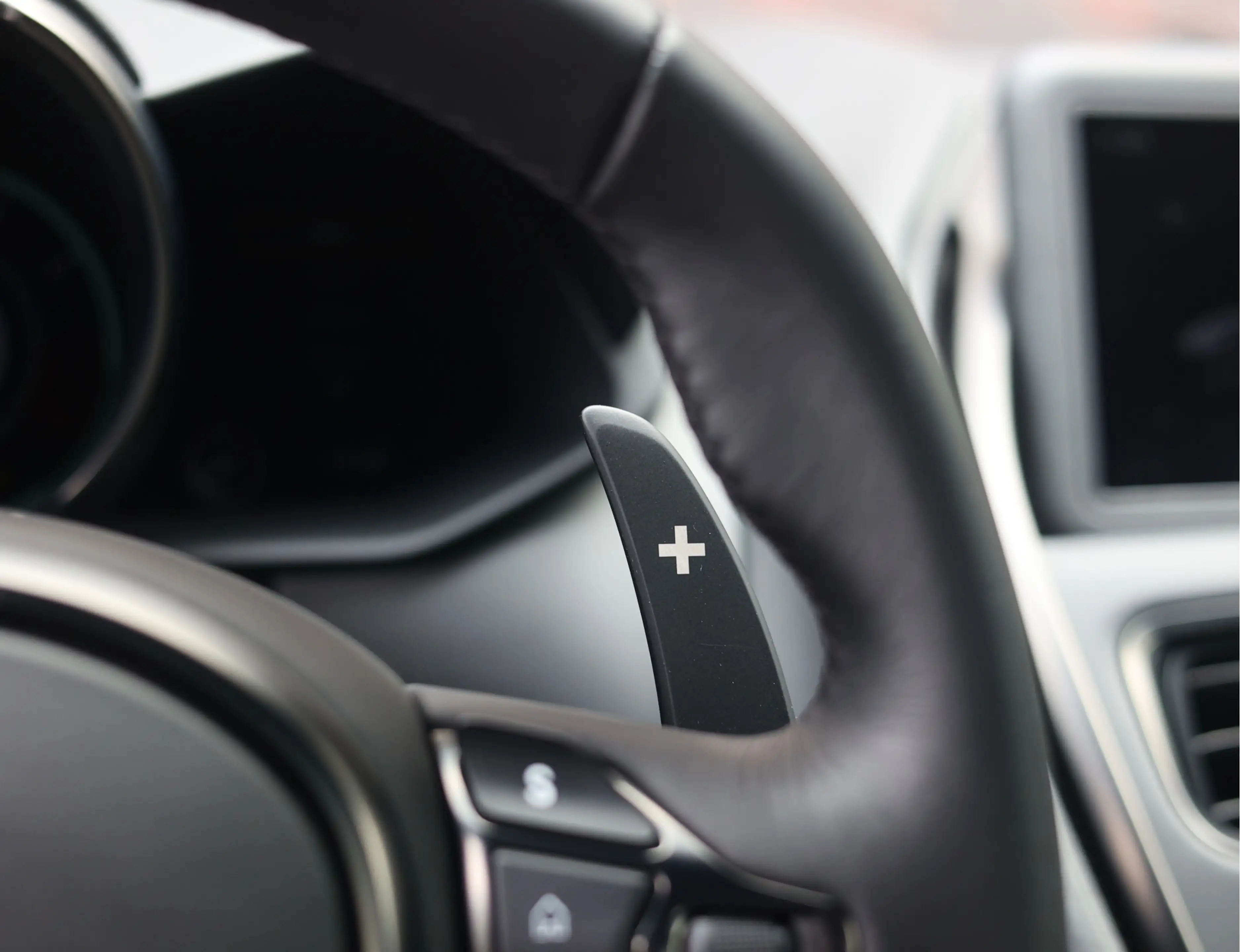 Aston Martin DBS 5.2 V12 Superleggera | B&O BeoSound - Xenon Grey — photo 40