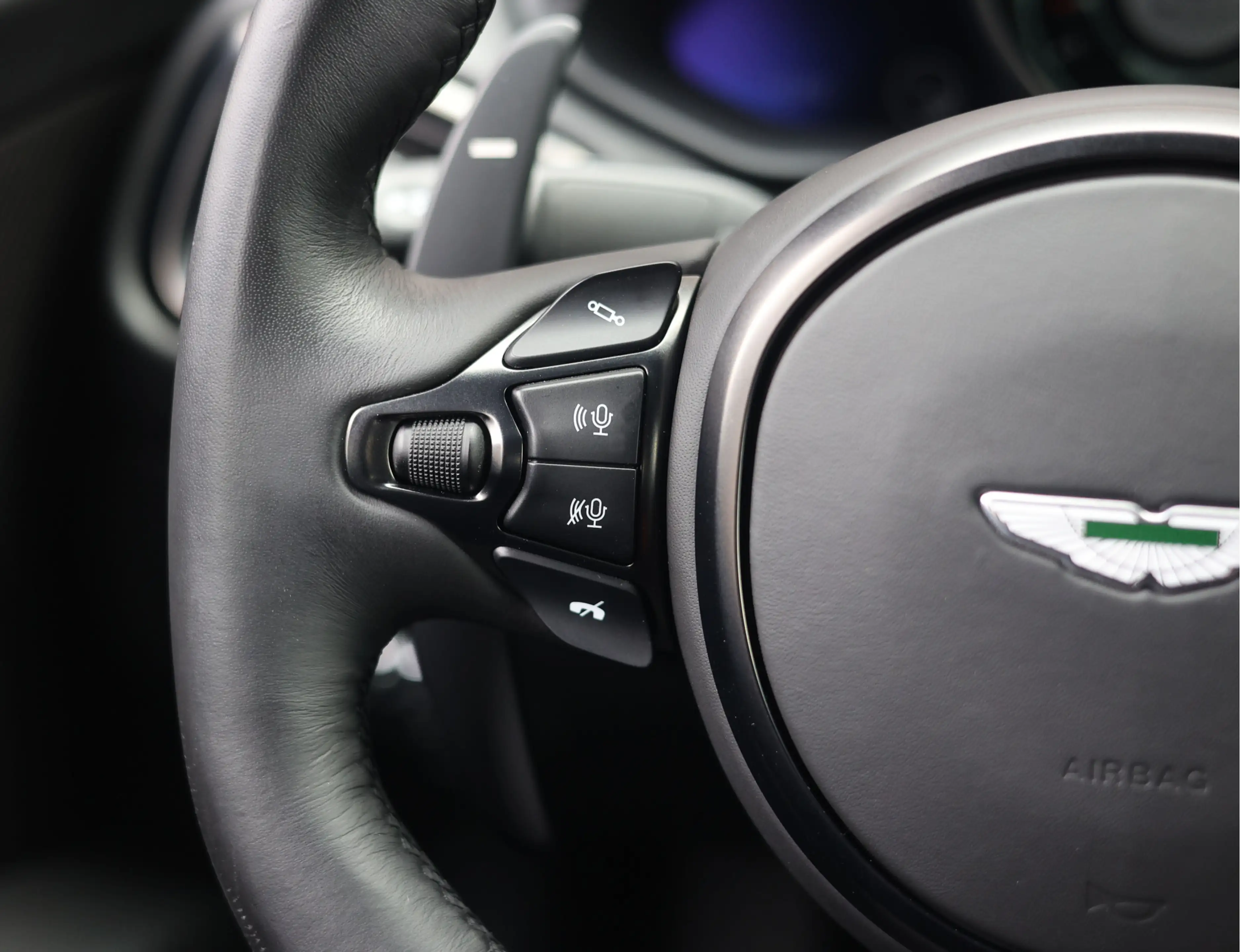 Aston Martin DBS 5.2 V12 Superleggera | B&O BeoSound - Xenon Grey — photo 38