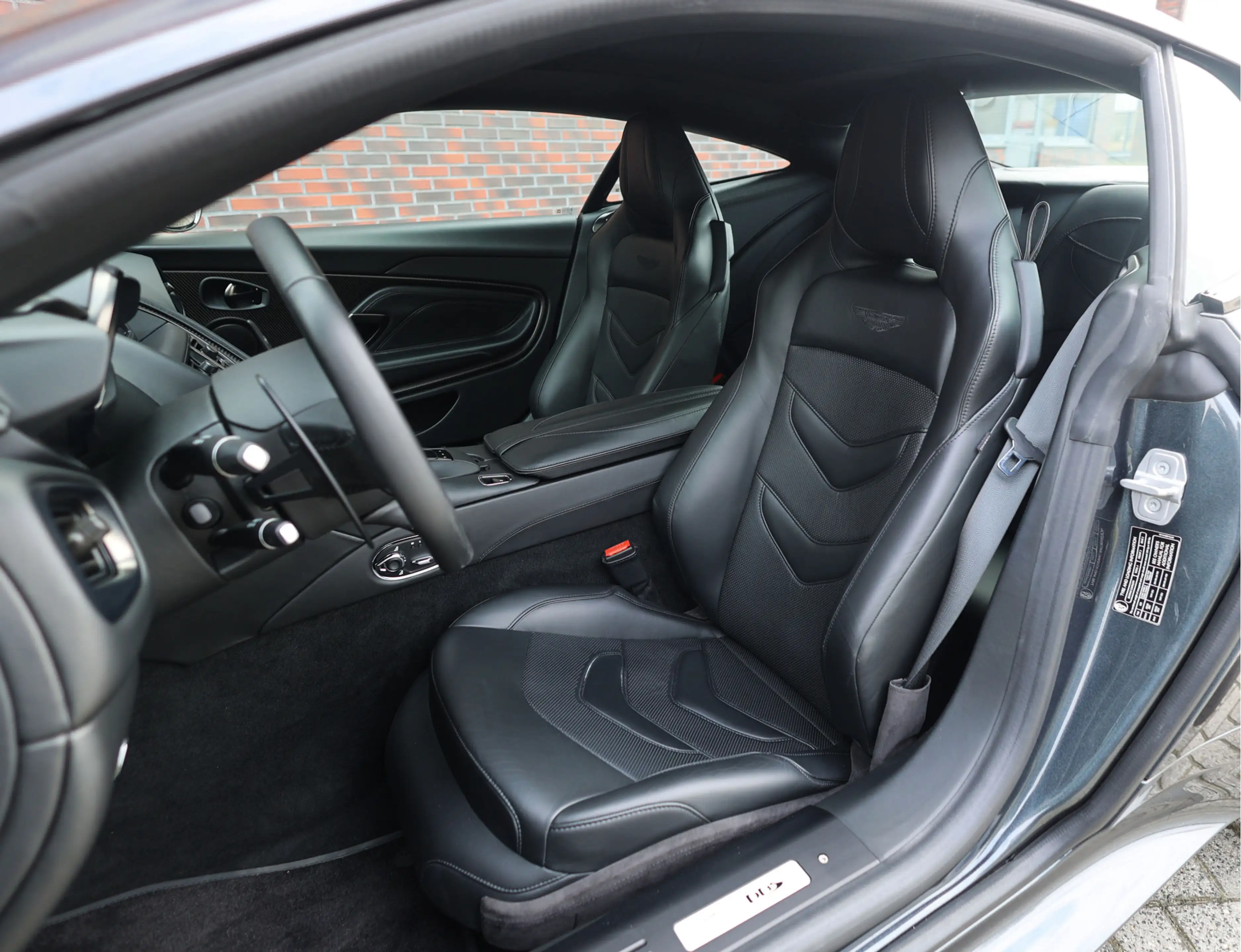 Aston Martin DBS 5.2 V12 Superleggera | B&O BeoSound - Xenon Grey — photo 33