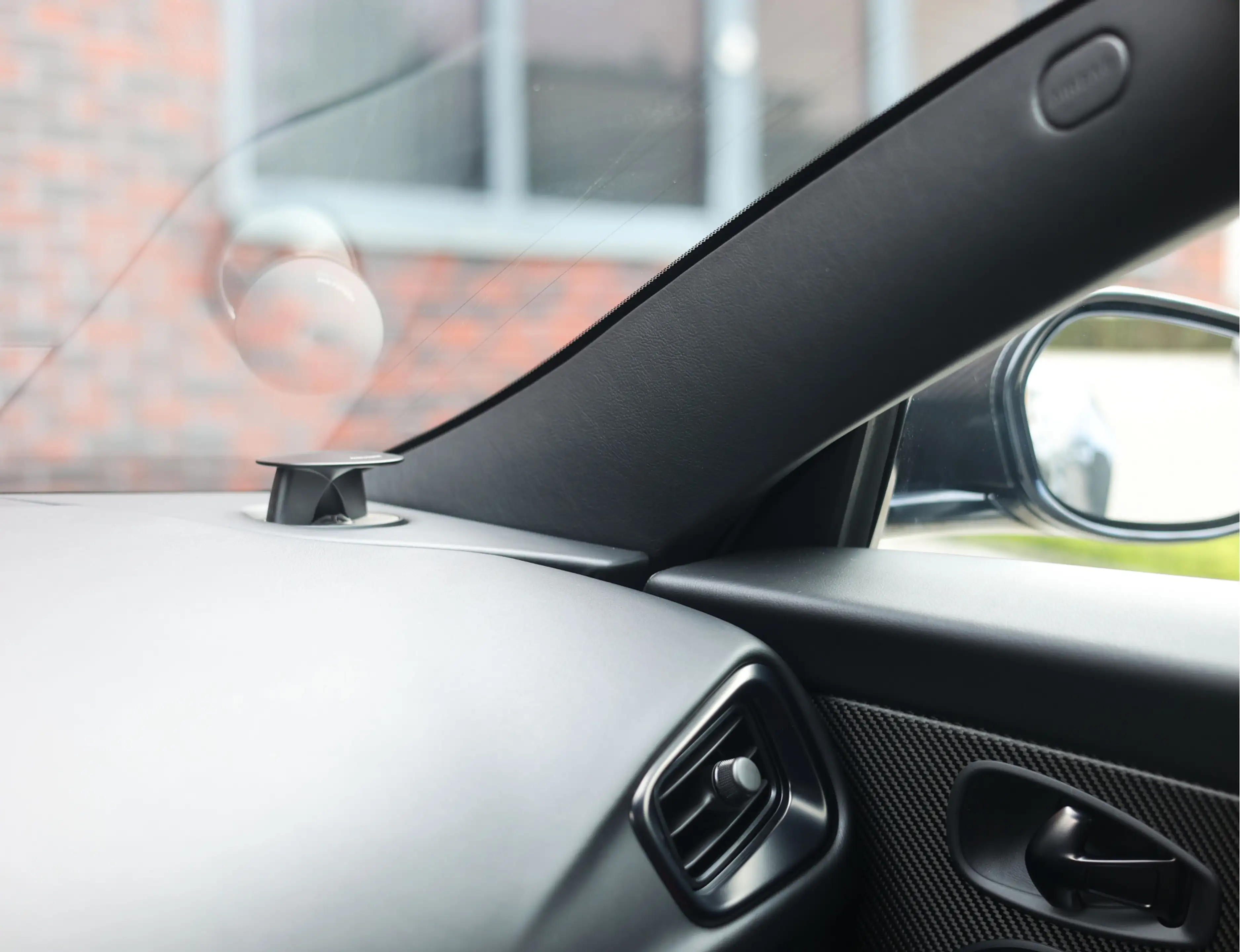 Aston Martin DBS 5.2 V12 Superleggera | B&O BeoSound - Xenon Grey — photo 44