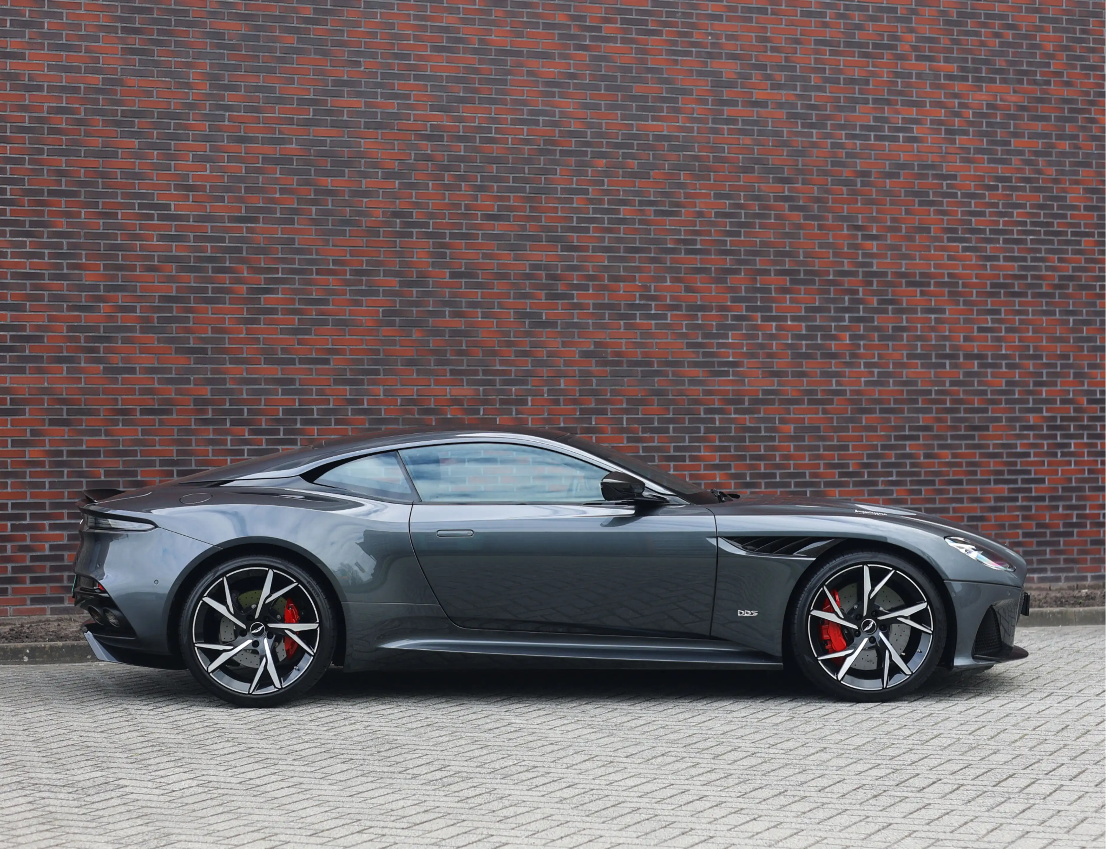 Aston Martin DBS 5.2 V12 Superleggera | B&O BeoSound - Xenon Grey — photo 14