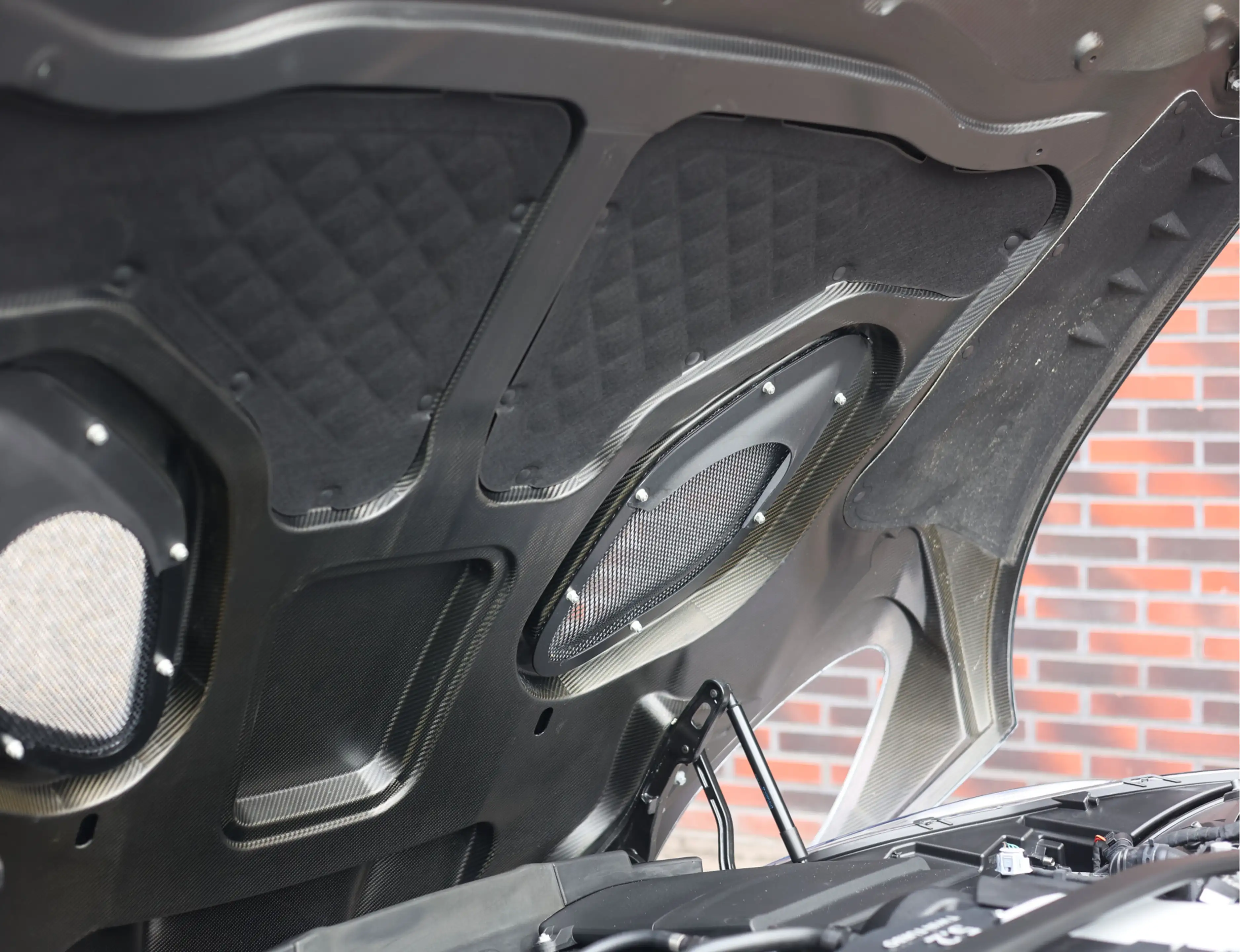 Aston Martin DBS 5.2 V12 Superleggera | B&O BeoSound - Xenon Grey — photo 30