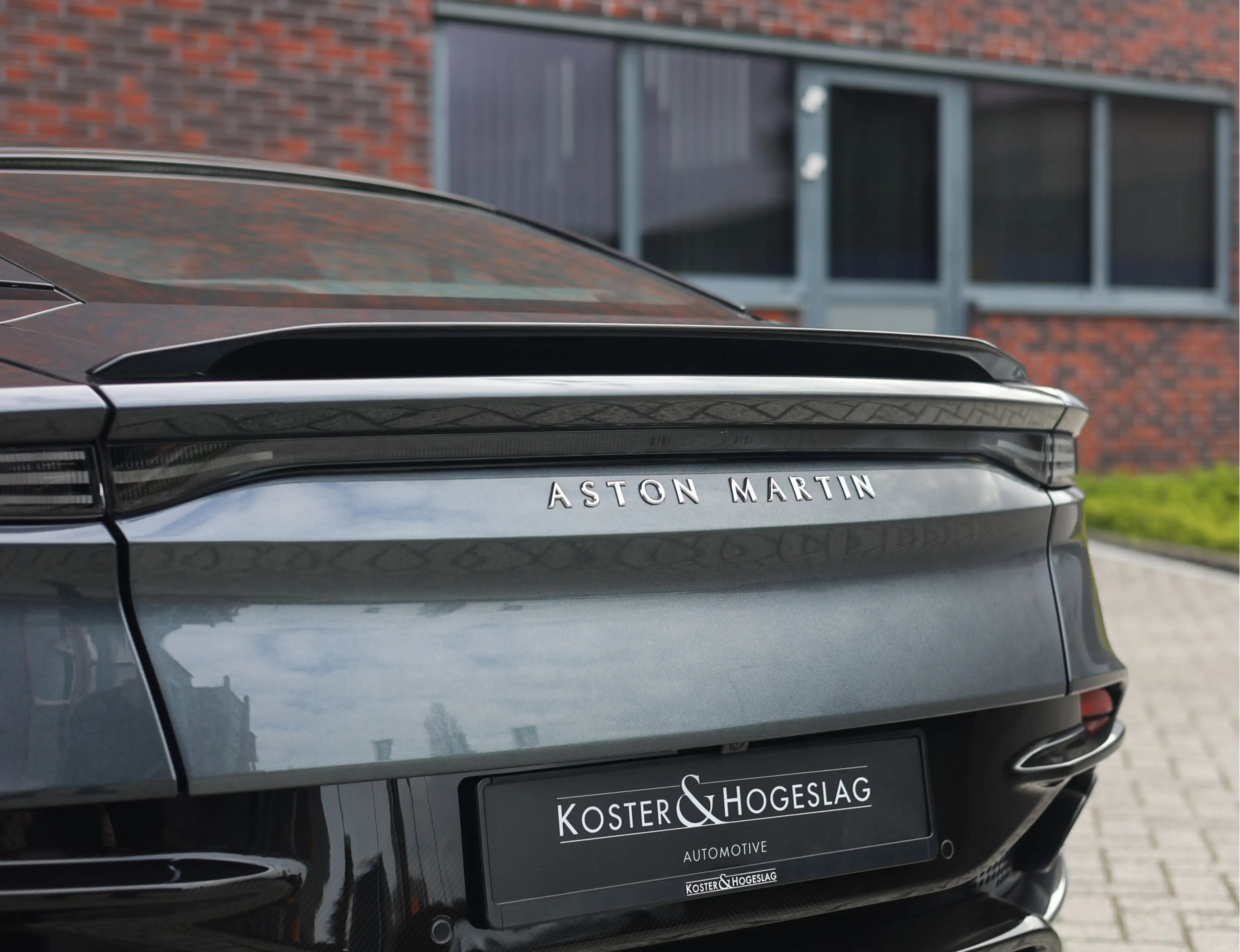 Aston Martin DBS 5.2 V12 Superleggera | B&O BeoSound - Xenon Grey — photo 11