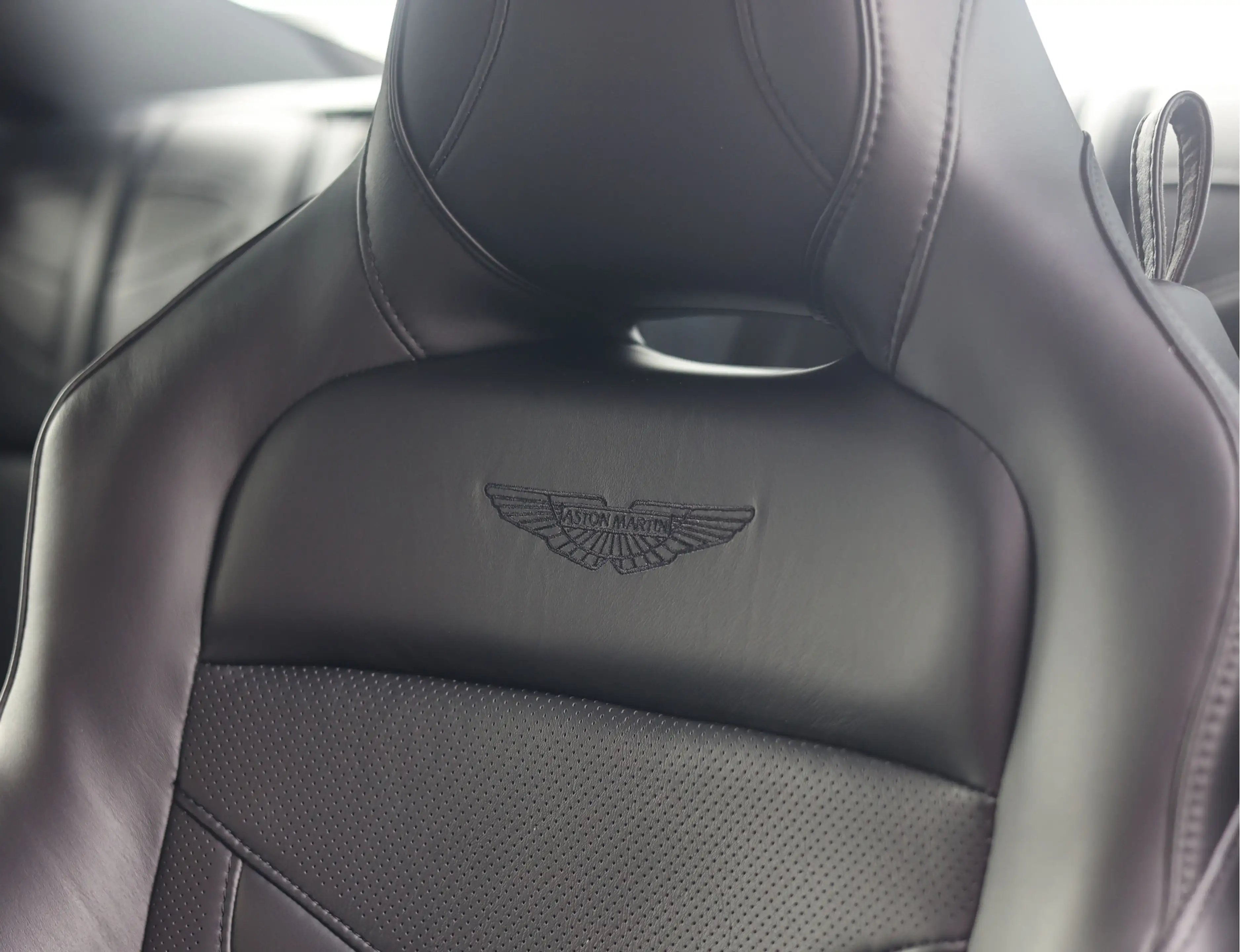 Aston Martin DBS 5.2 V12 Superleggera | B&O BeoSound - Xenon Grey — photo 46