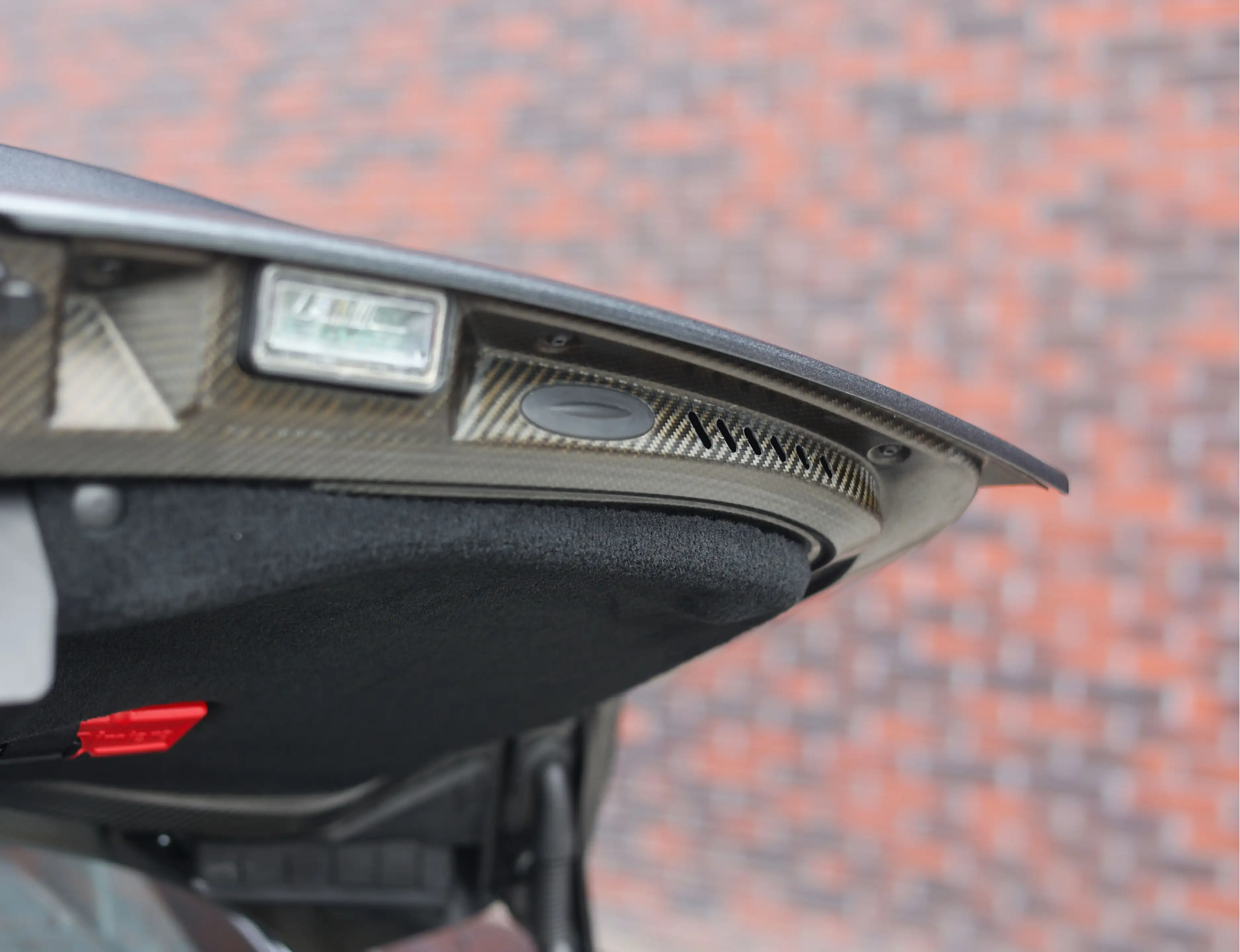 Aston Martin DBS 5.2 V12 Superleggera | B&O BeoSound - Xenon Grey — photo 23
