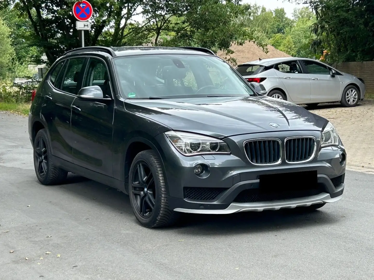 BMW X1 Baureihe X1 18 d sDrive *Navi**AHK*Bi-Xenon* Grau - 2