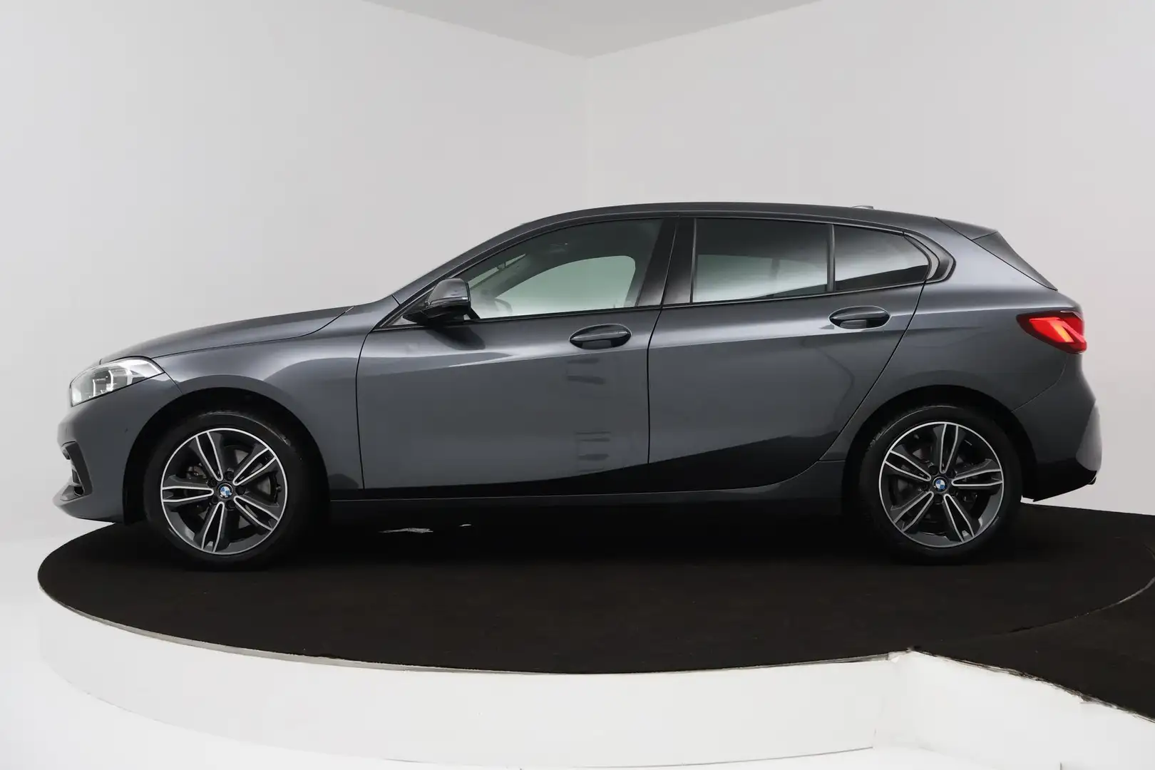 BMW 118 1-serie 118i Executive Edition (PARKEERSENSOREN, N Grijs - 2