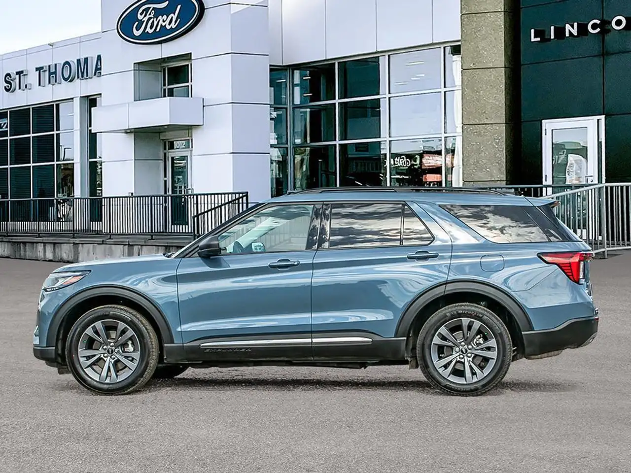 Ford Explorer снимка Ford Explorer