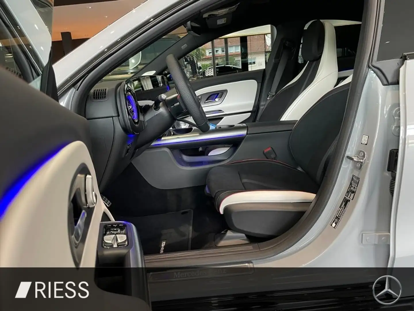 Mercedes-Benz CLA 250 + EQ AMG+HUD+KEYLESS+MULTIBEAM+BURMESTER+ Šedá - 2