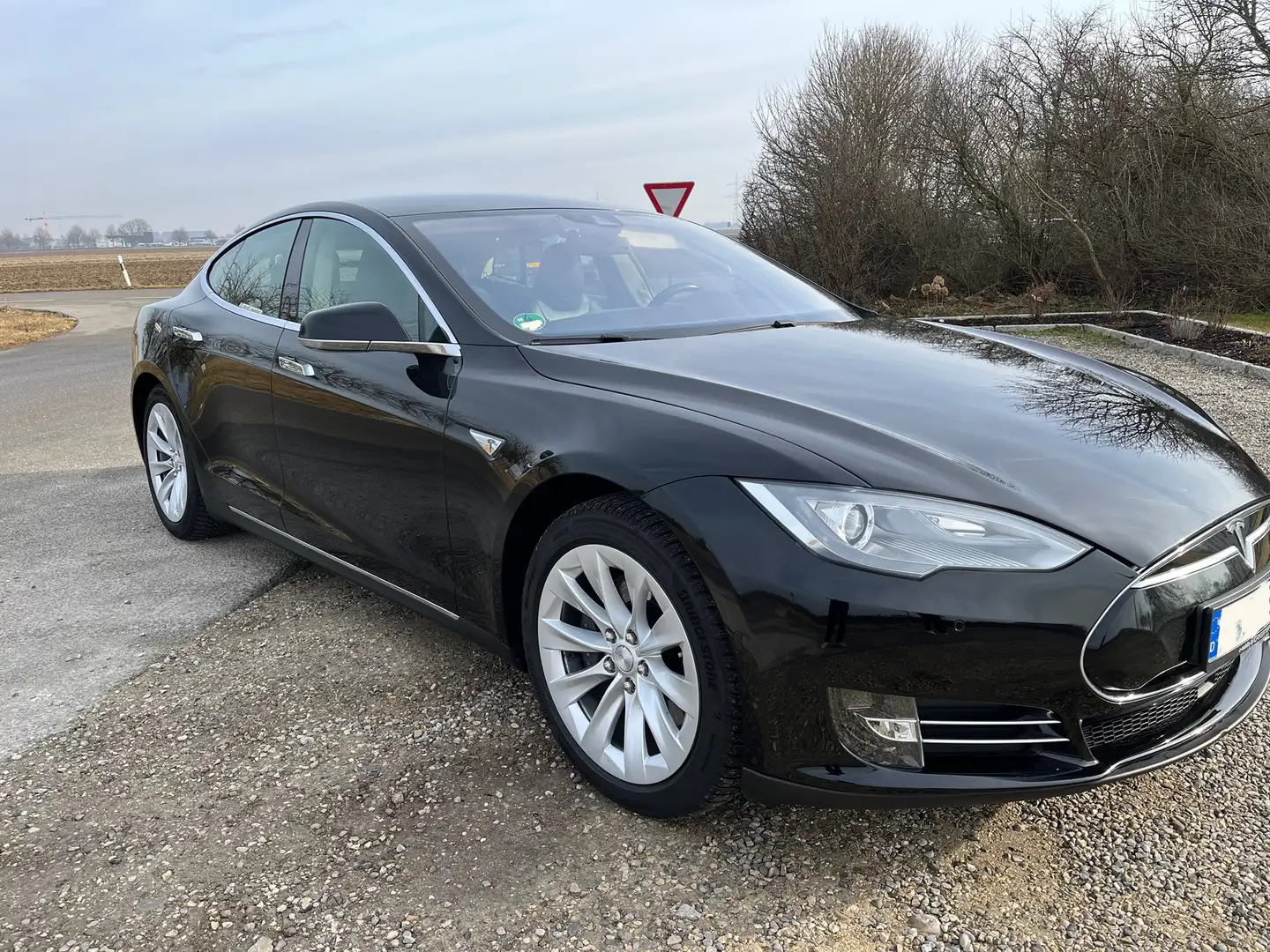 Tesla Model S 85 Schwarz - 2
