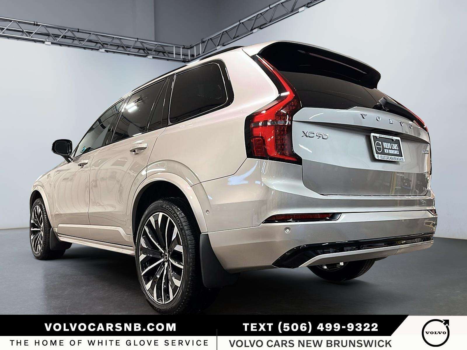 2026 Volvo XC90 B6 Ultra Bright Theme alt 4