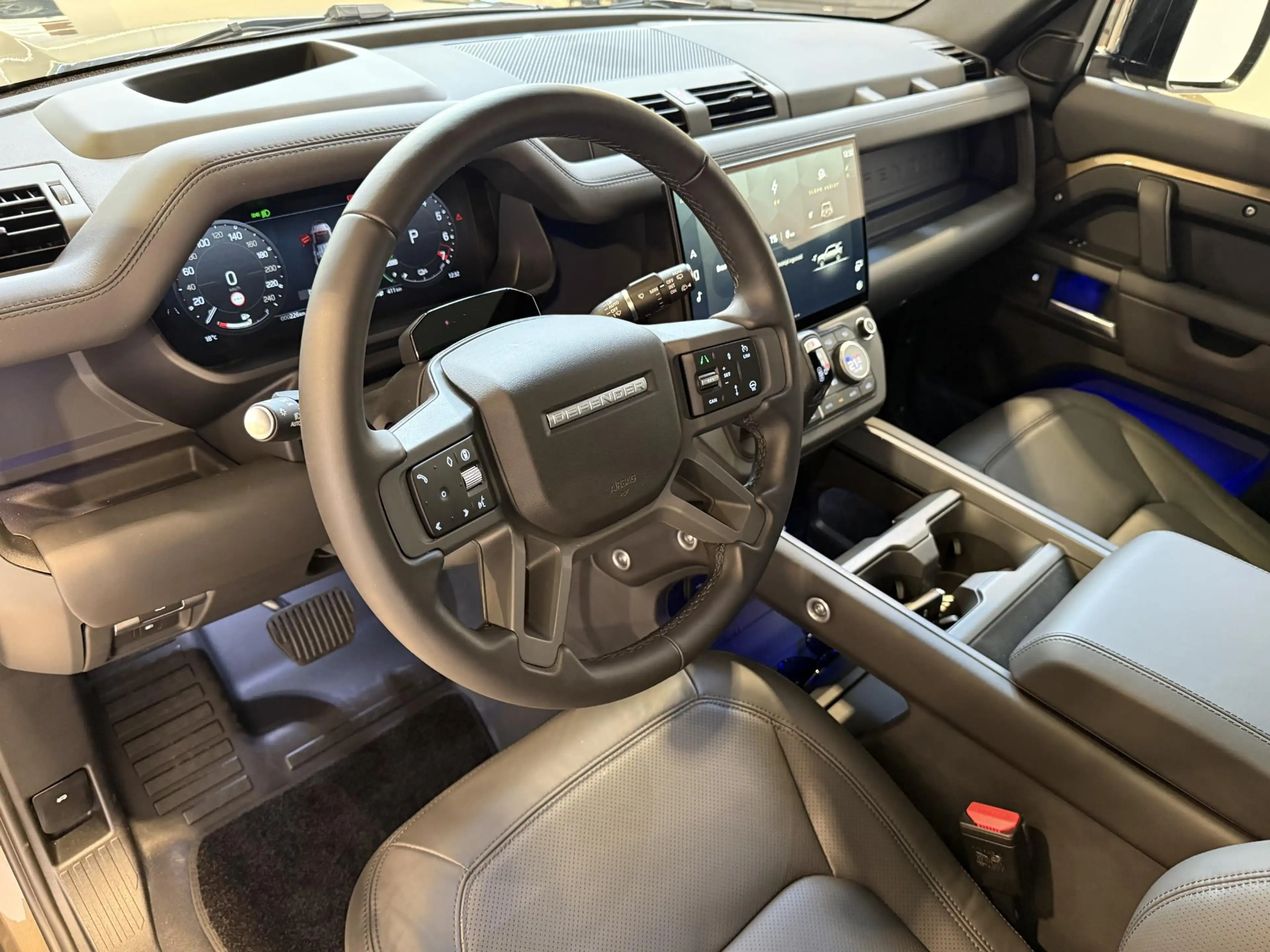 Land Rover Defender 110 2.0 P300e 110 Dynamic Edition Urban | Satin Fi — photo 10