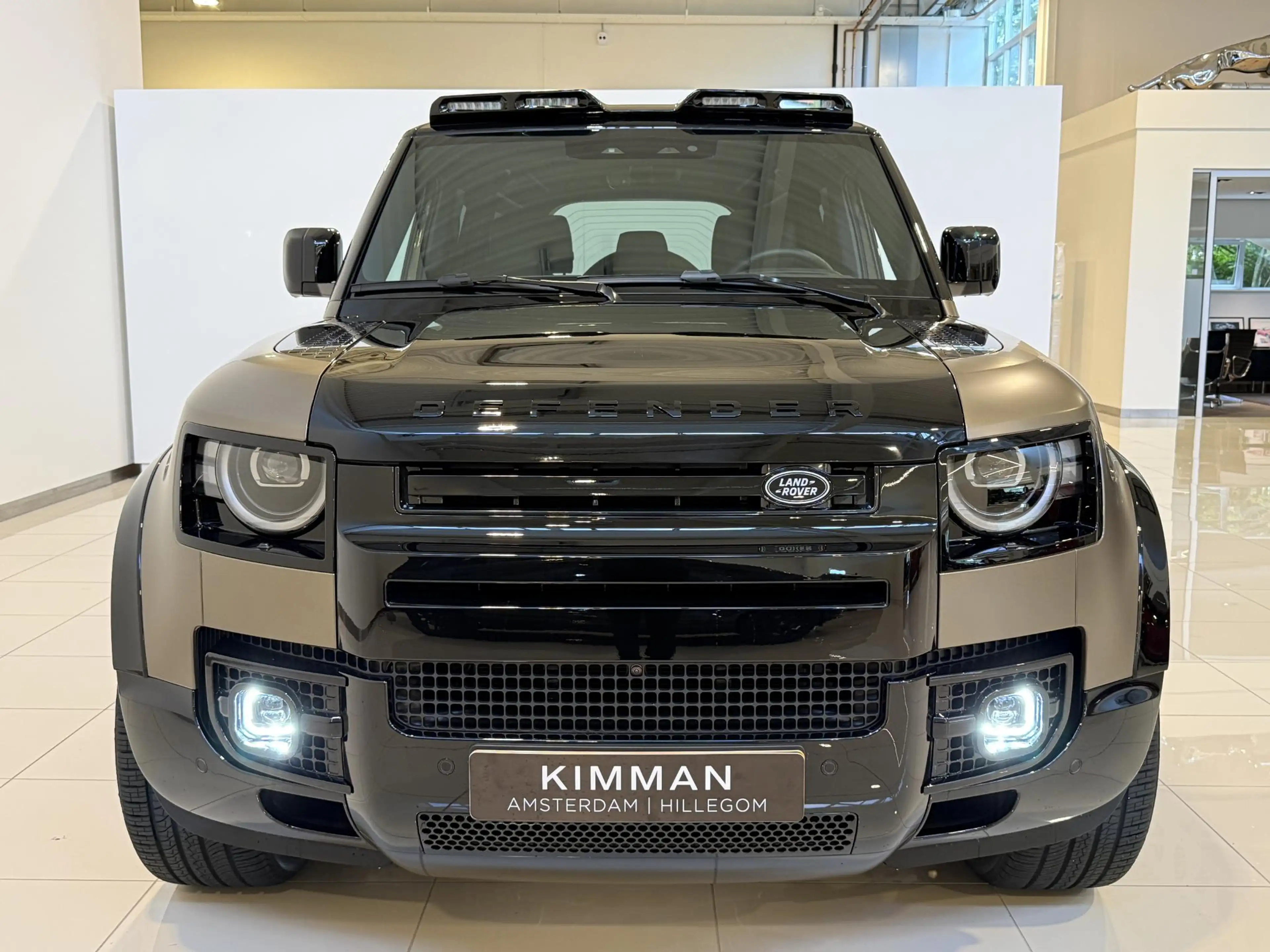 Land Rover Defender 110 2.0 P300e 110 Dynamic Edition Urban | Satin Fi — photo 6