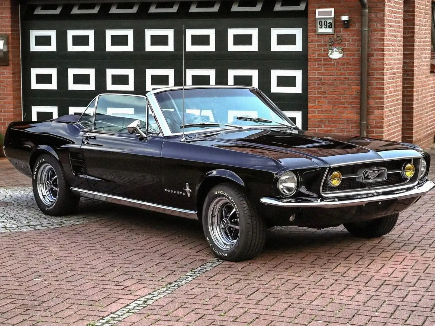 Ford Mustang Mustang Cabrio 390 GT Schwarz - 2