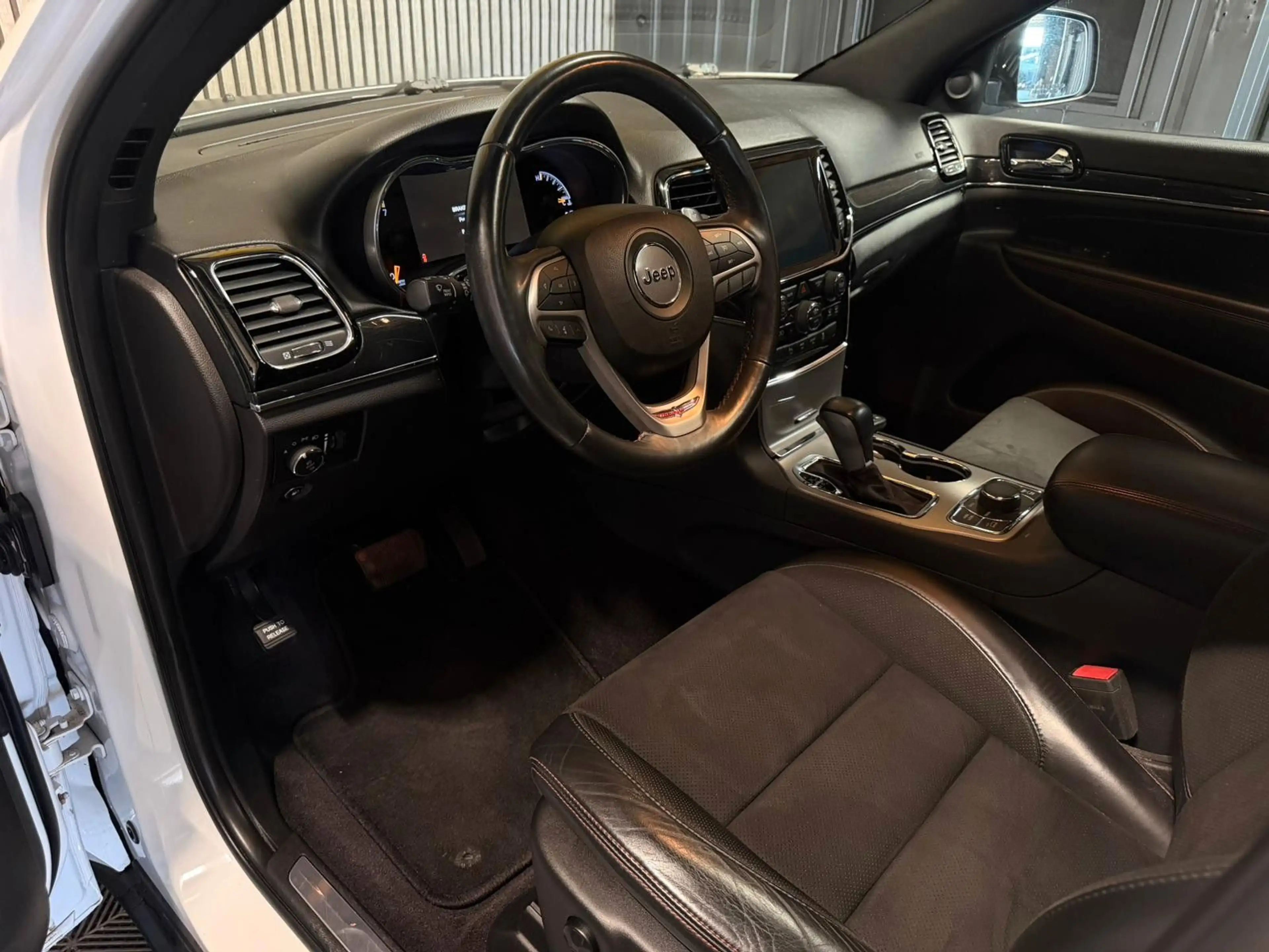 Jeep Grand Cherokee 5.7 V8 HEMI Trailhawk — photo 4