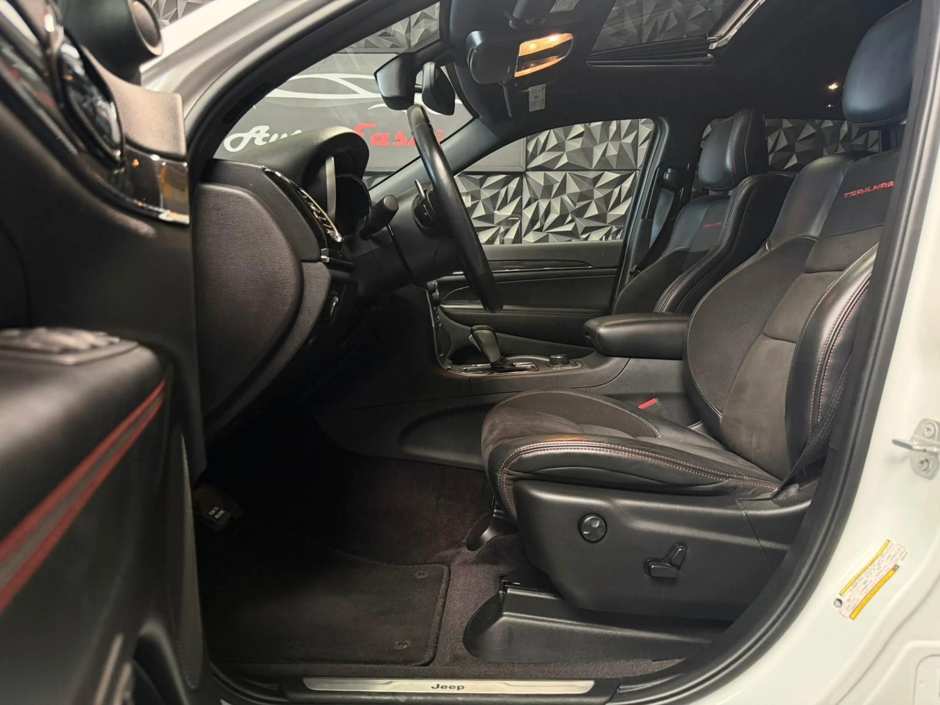 Jeep Grand Cherokee 5.7 V8 HEMI Trailhawk — photo 5