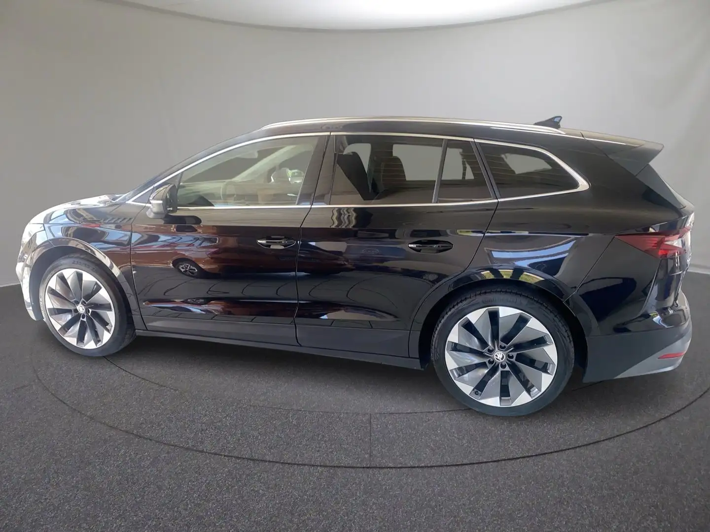 Skoda Enyaq 80 Schwarz - 2