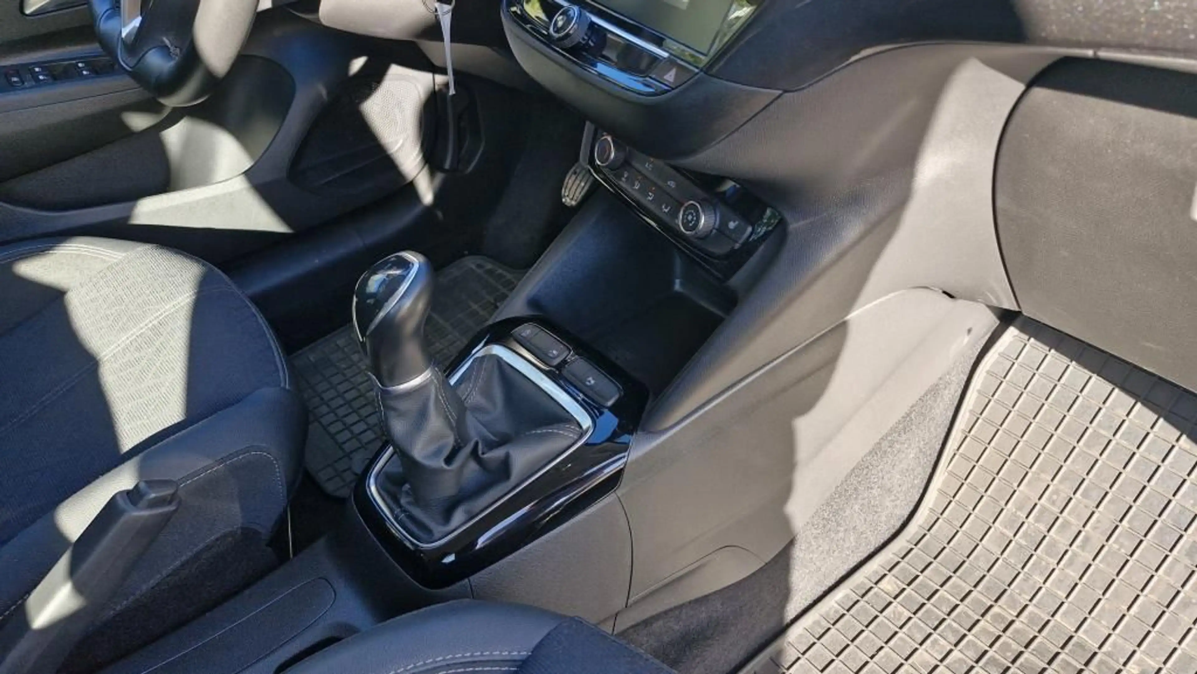 Opel Corsa 1.2 Sitzheizung+Einparkhilfe hinten — photo 11