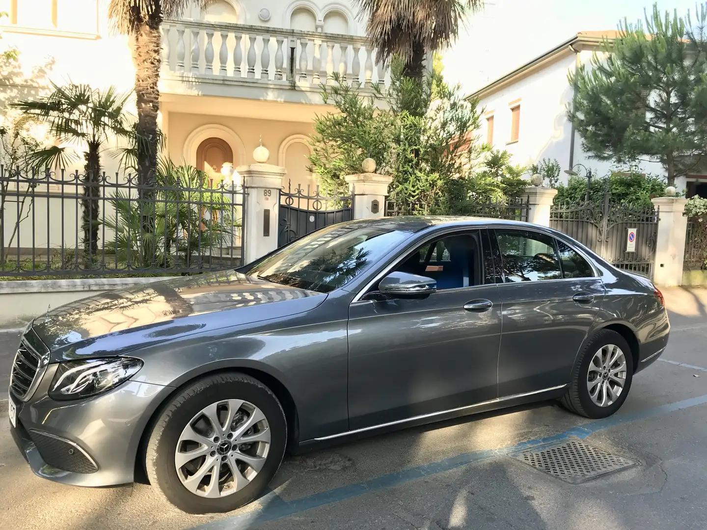 Mercedes-Benz E 200 d 9G-TRONIC Exclusive - 1
