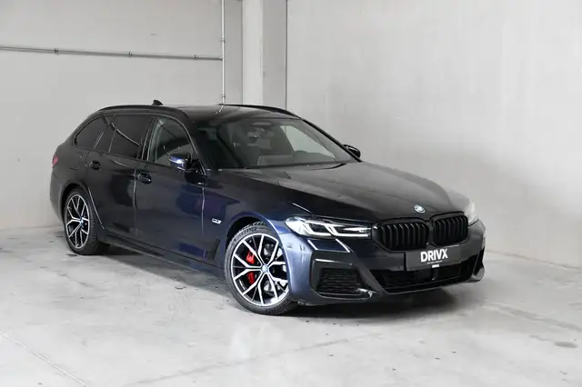 BMW 520 520e Touring - PHEV - M-Sportpakket - Panodak - Trekhaak - Adaptive Cruise Control -