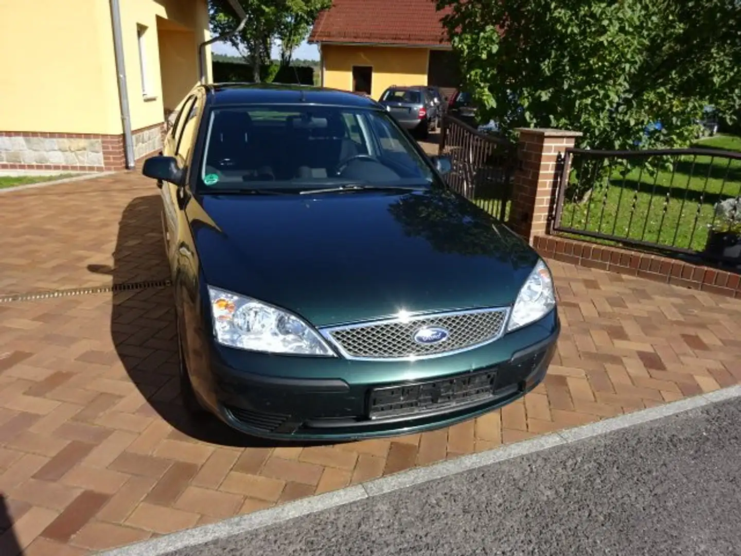 Ford Mondeo Mondeo Fließheck 1.8 Ambiente + vieles Neu + Grün - 2