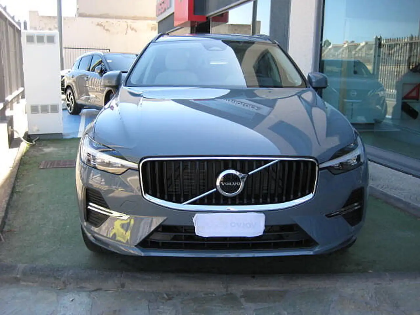 Volvo XC60 Core, B4 mild hybrid, Benzina Grau - 1